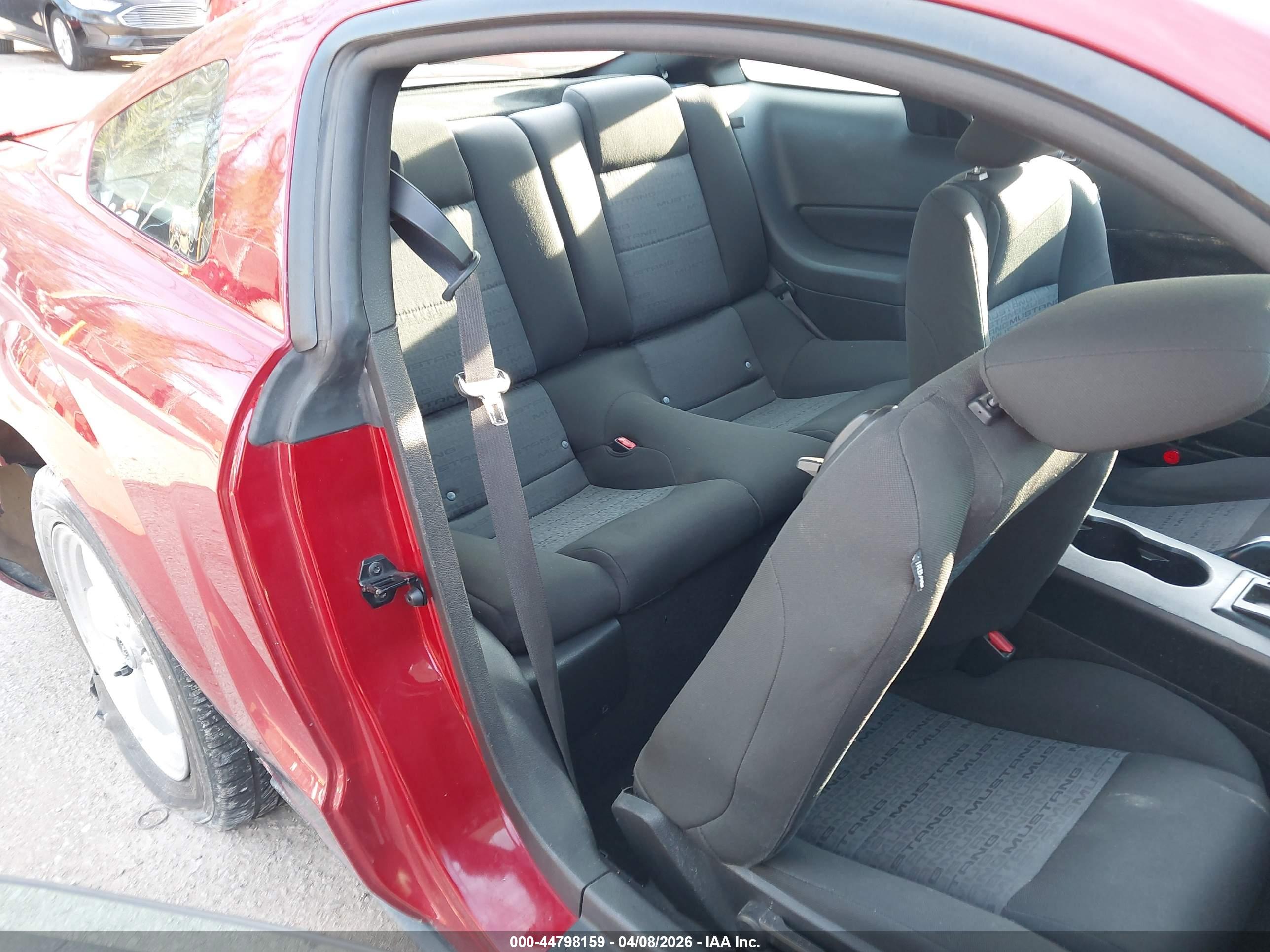 FORD MUSTANG image 8
