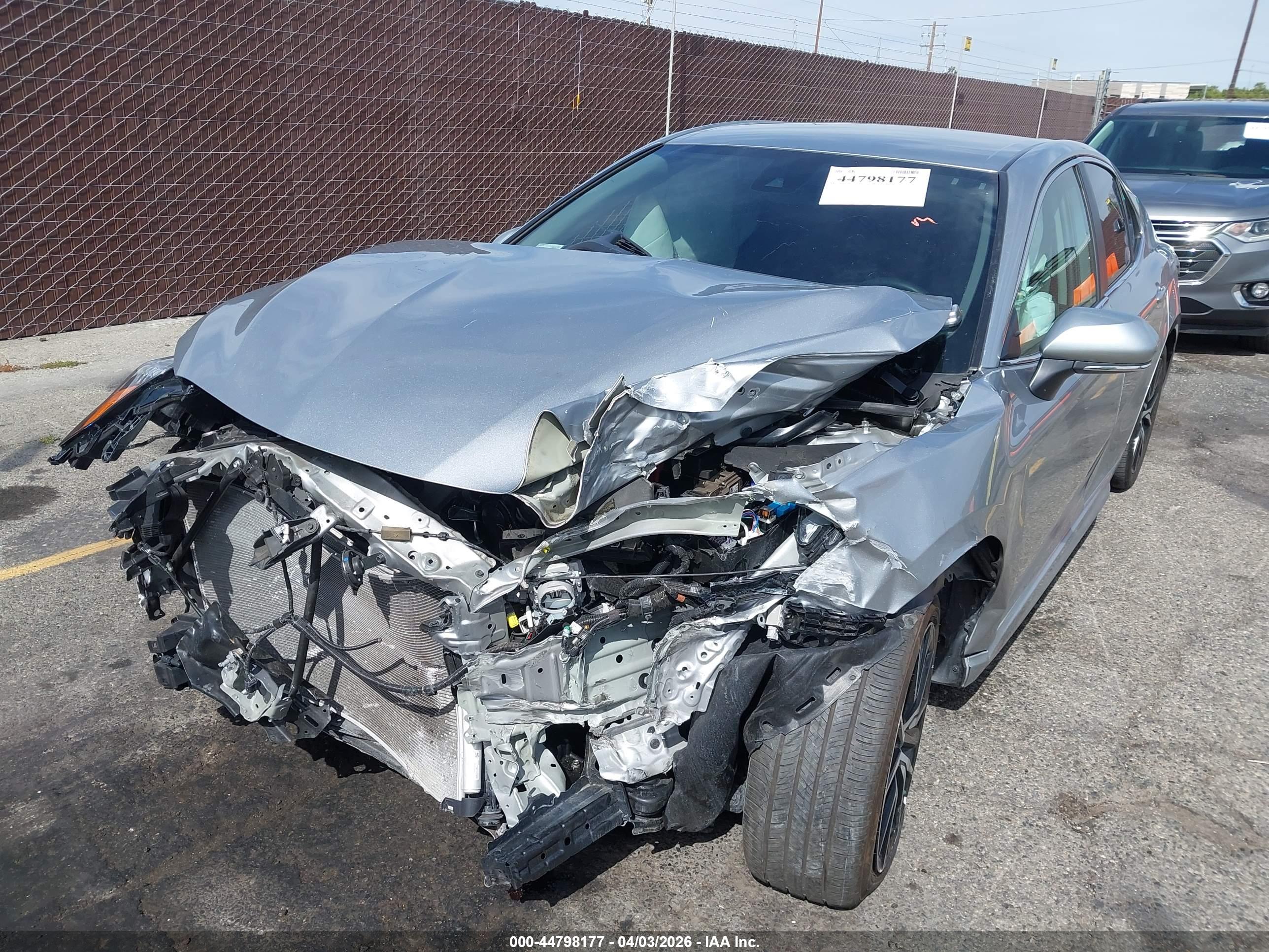 TOYOTA CAMRY image 2