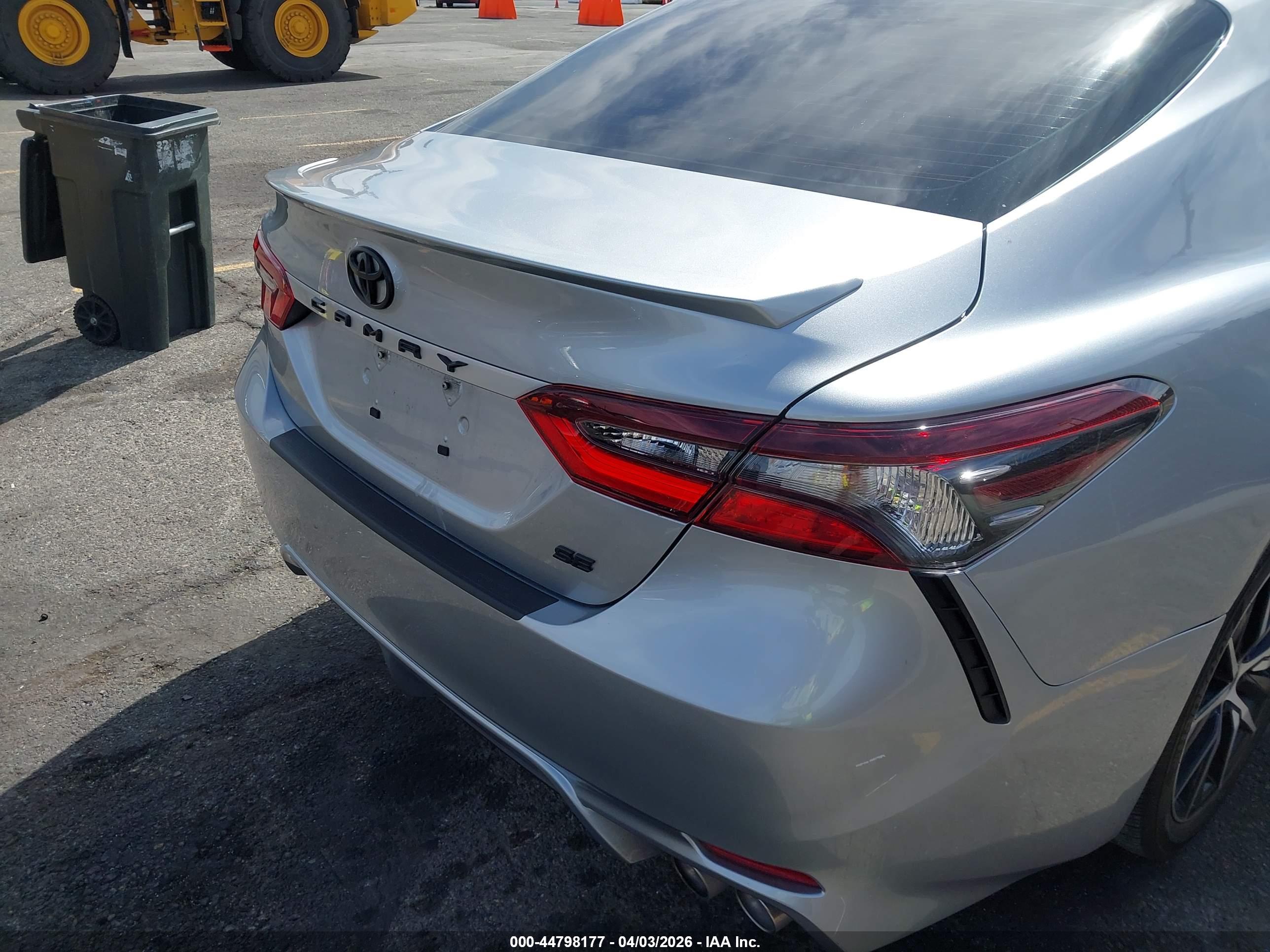 TOYOTA CAMRY image 4