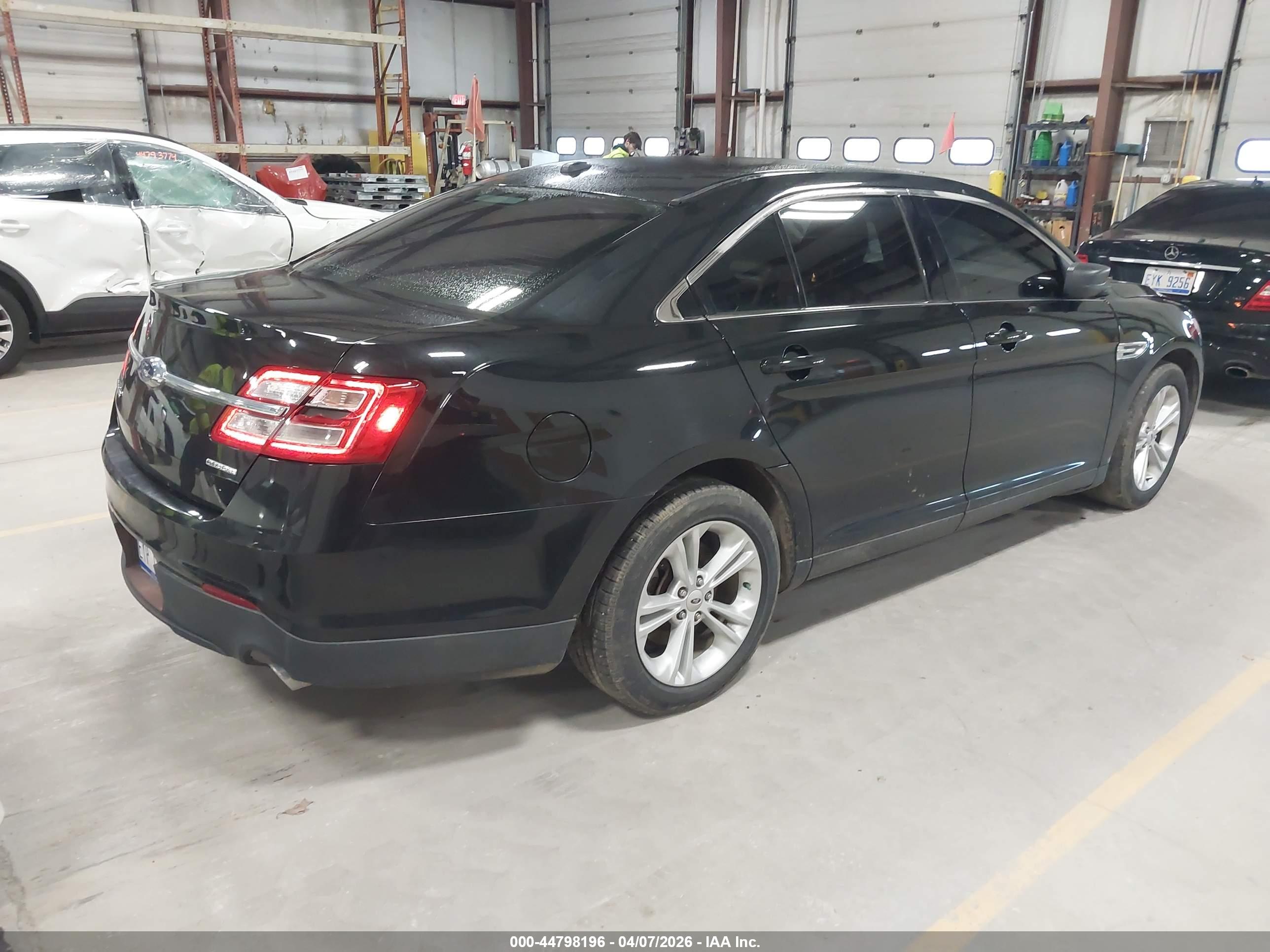 FORD TAURUS image 4