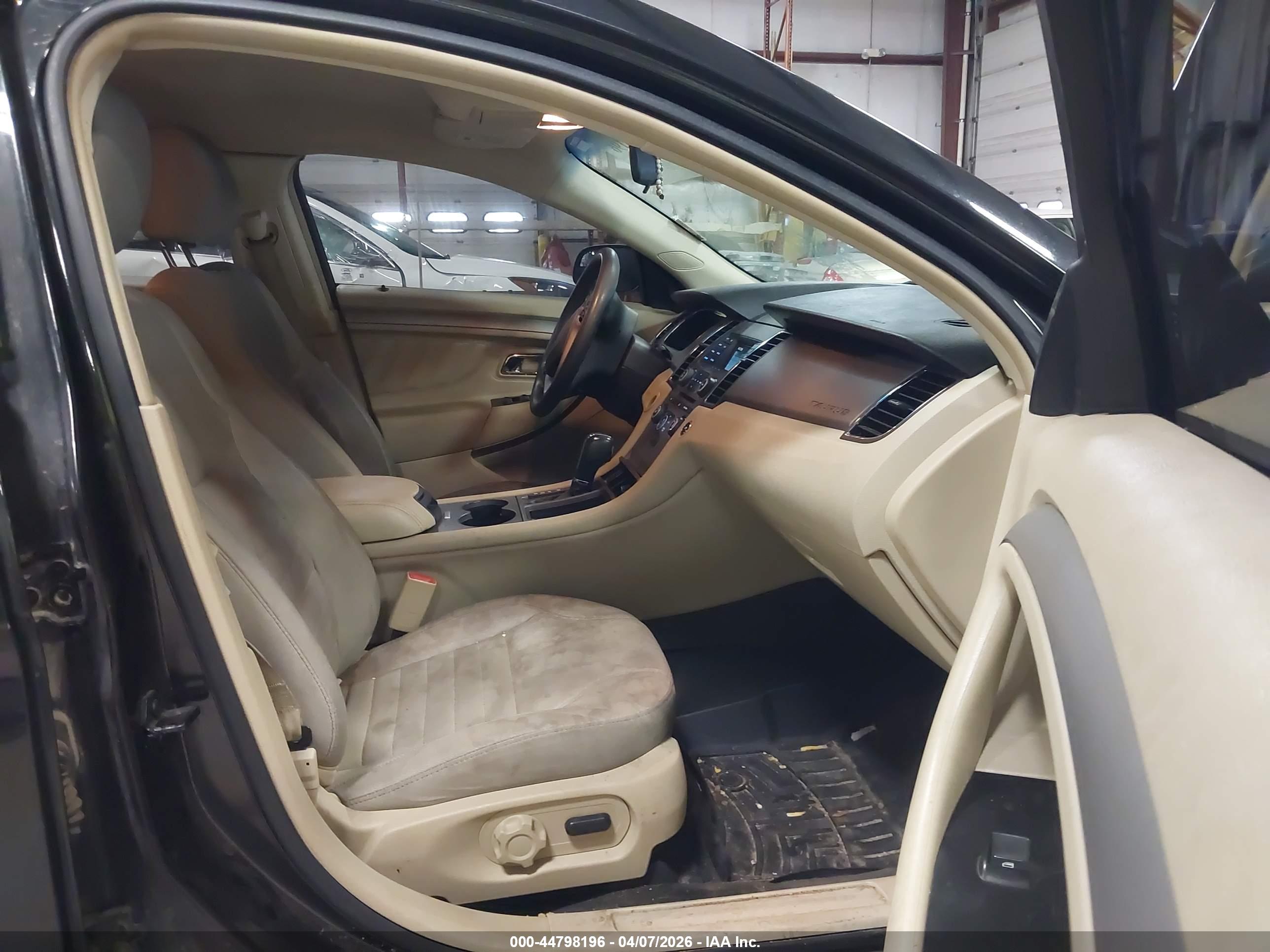 FORD TAURUS image 5