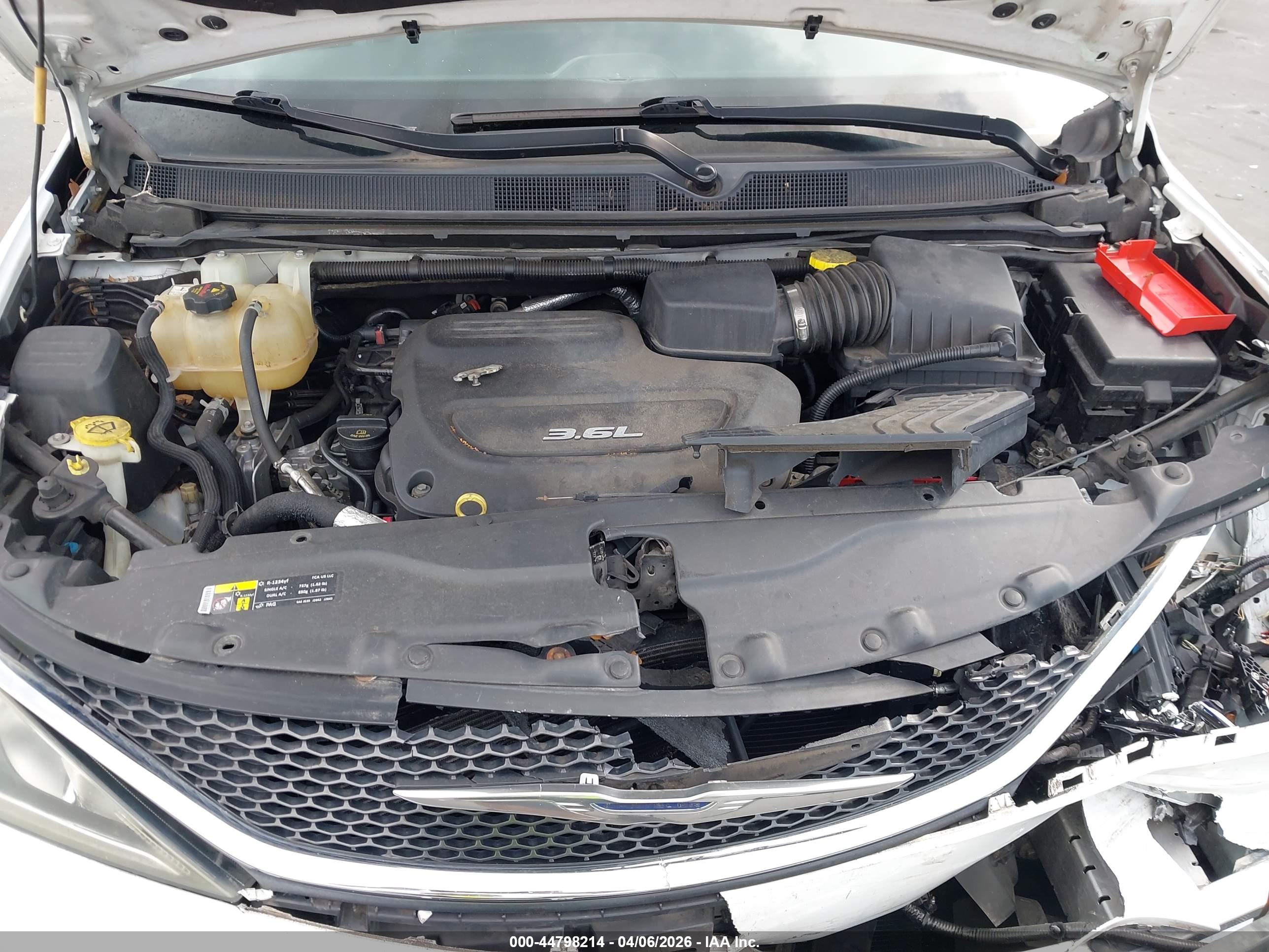 CHRYSLER PACIFICA image 10