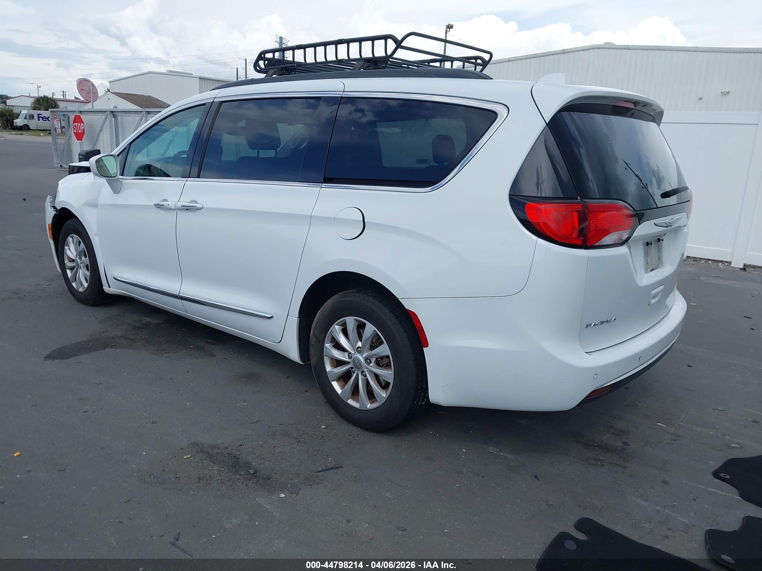 CHRYSLER PACIFICA image 3