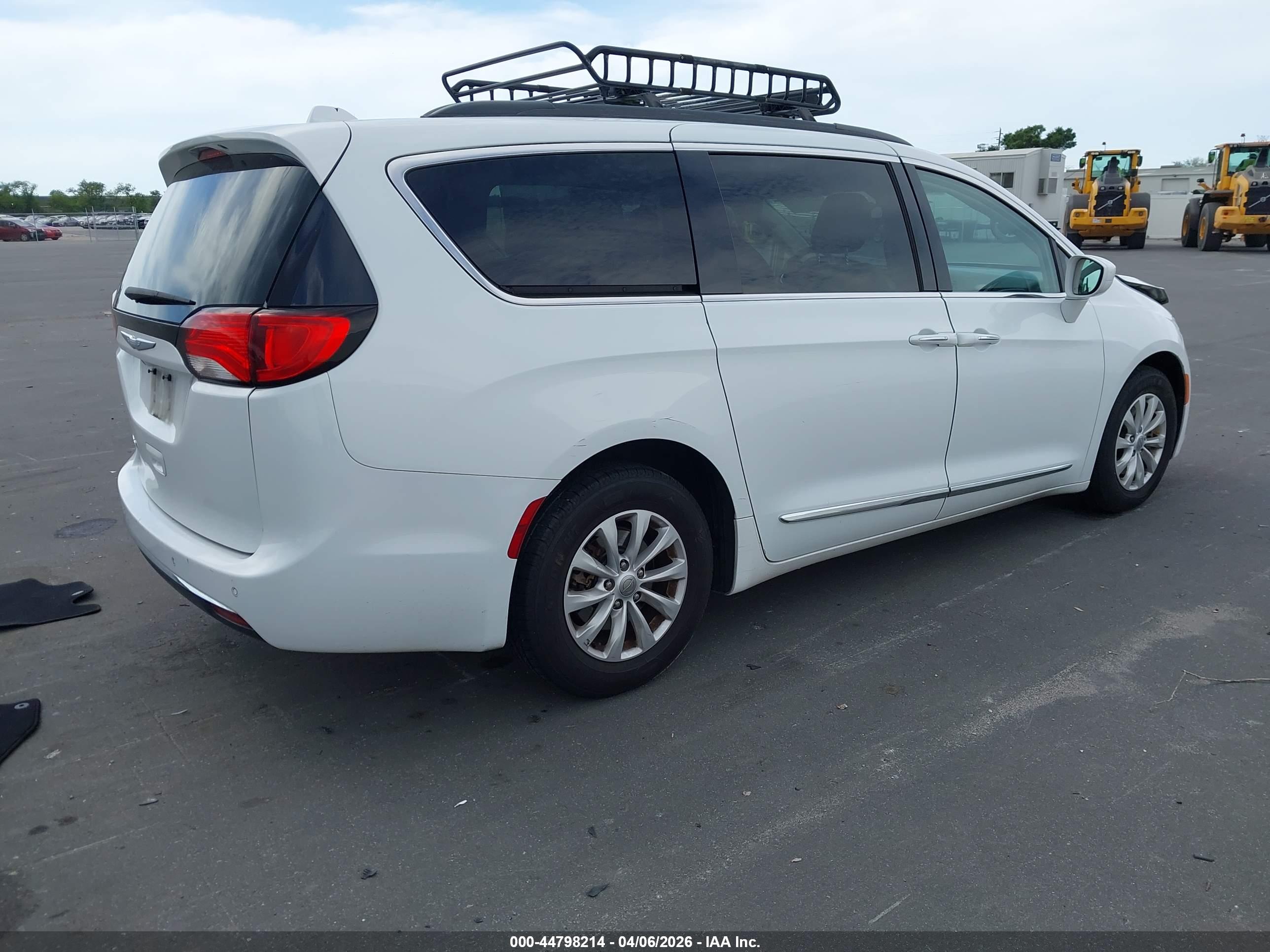 CHRYSLER PACIFICA image 4
