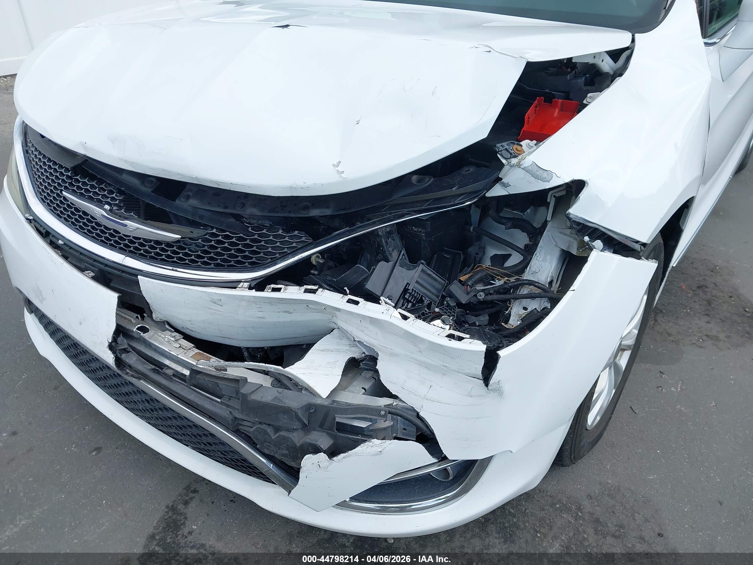 CHRYSLER PACIFICA image 6