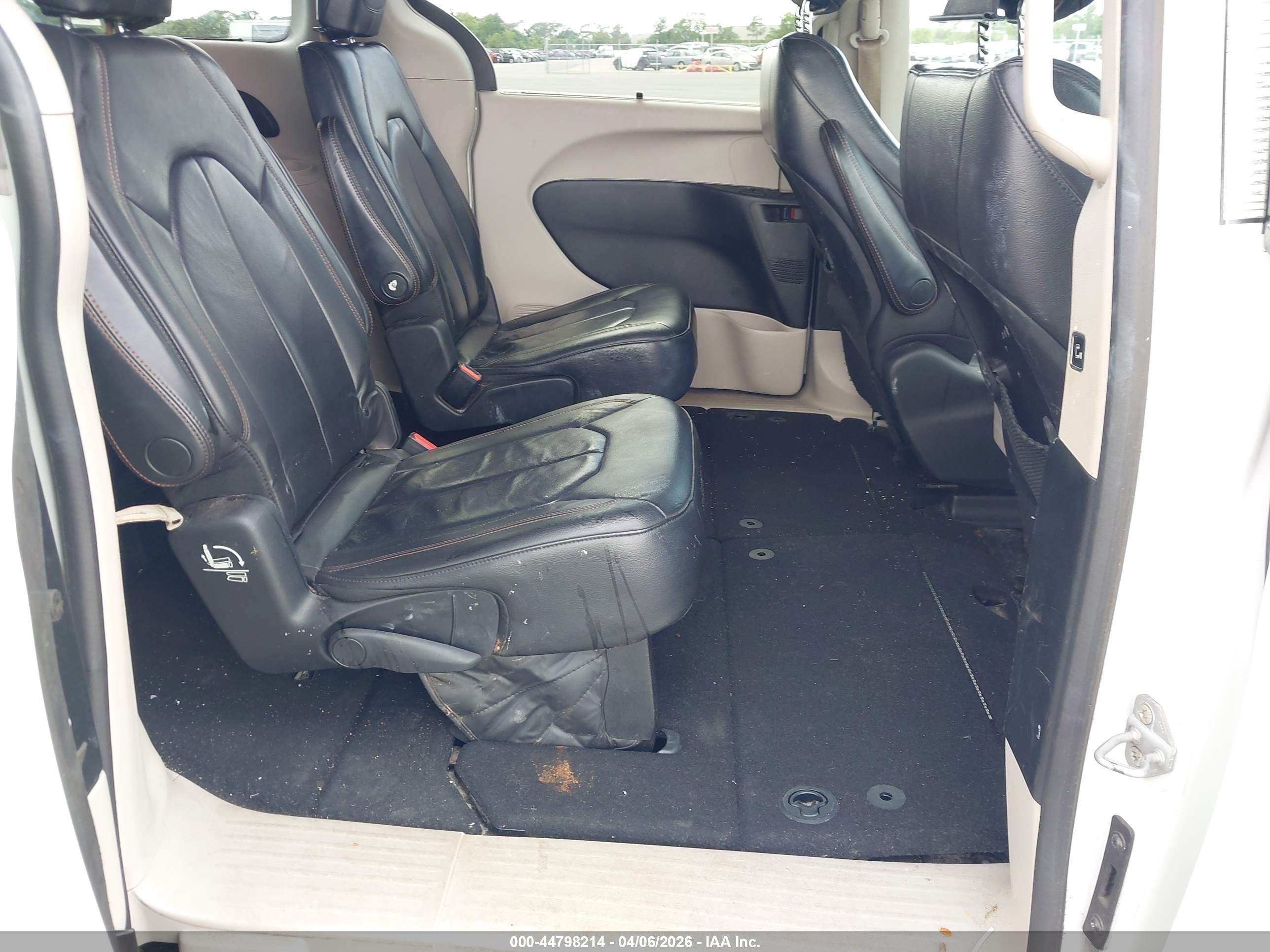 CHRYSLER PACIFICA image 8
