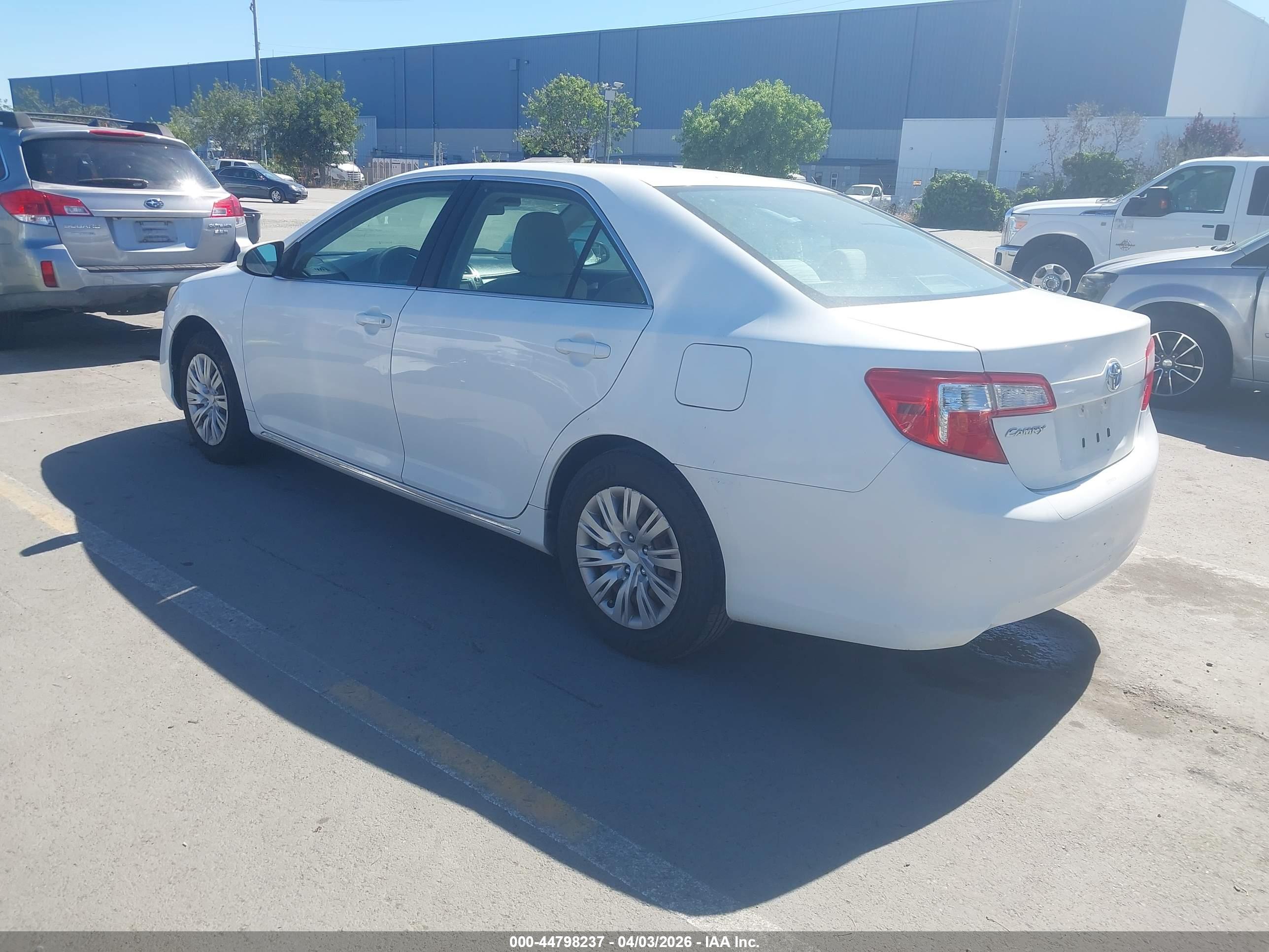 TOYOTA CAMRY image 3