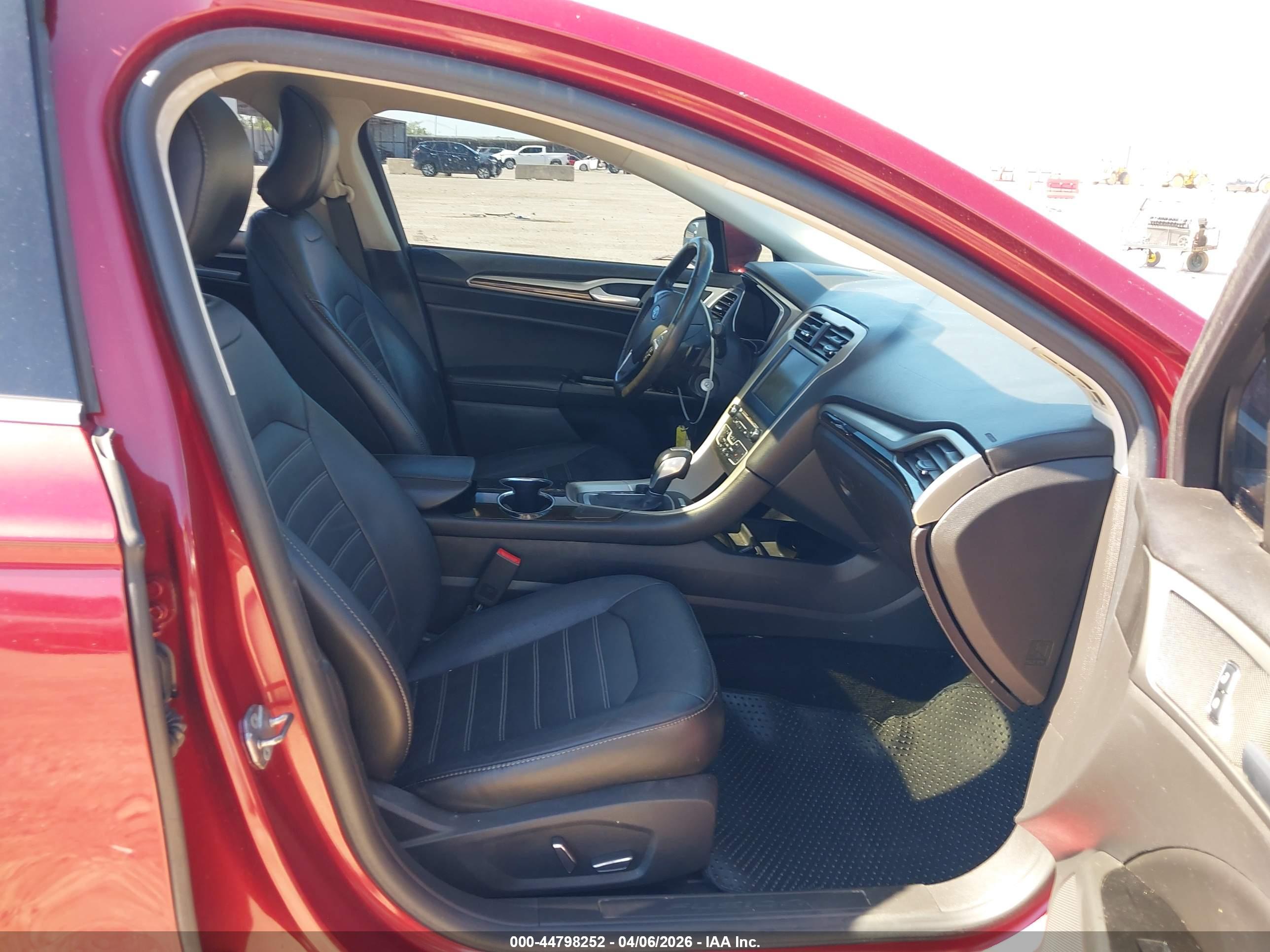 FORD FUSION image 5