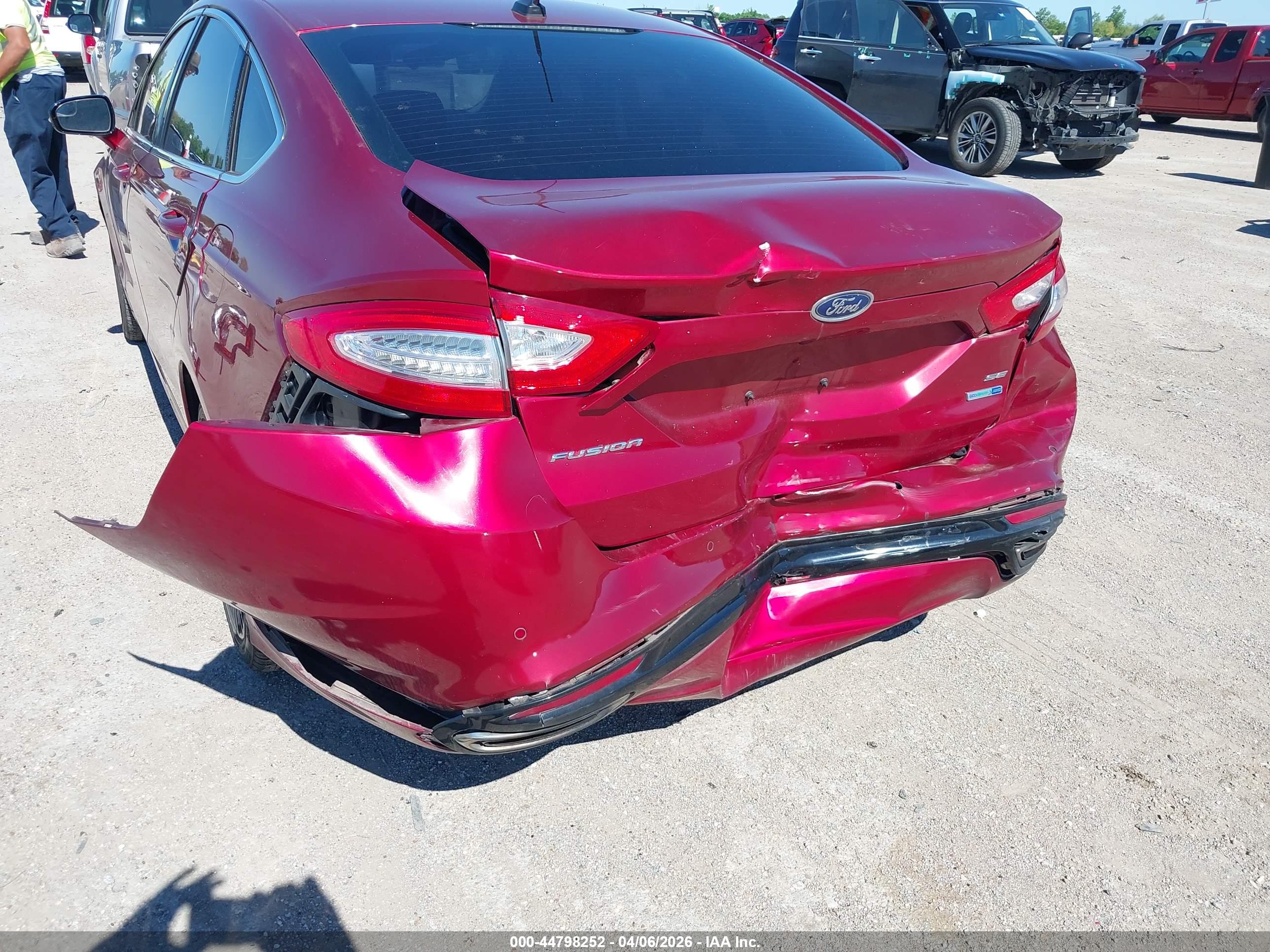 FORD FUSION image 6