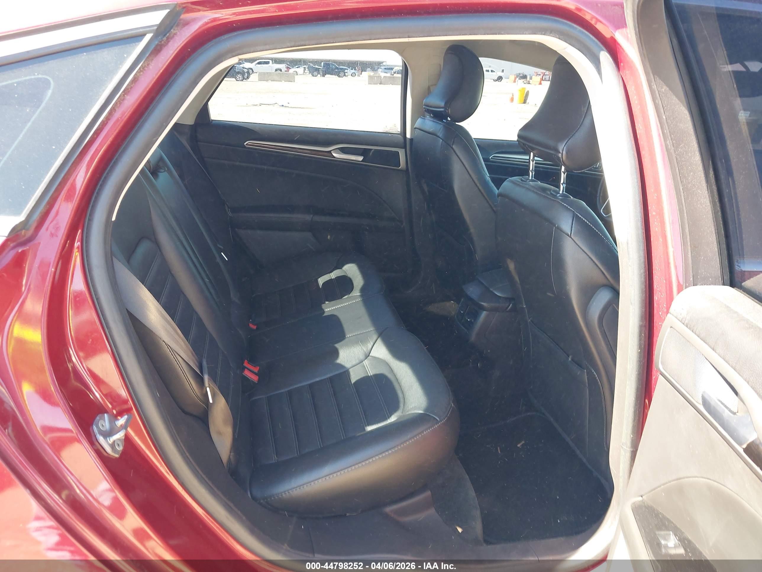 FORD FUSION image 8