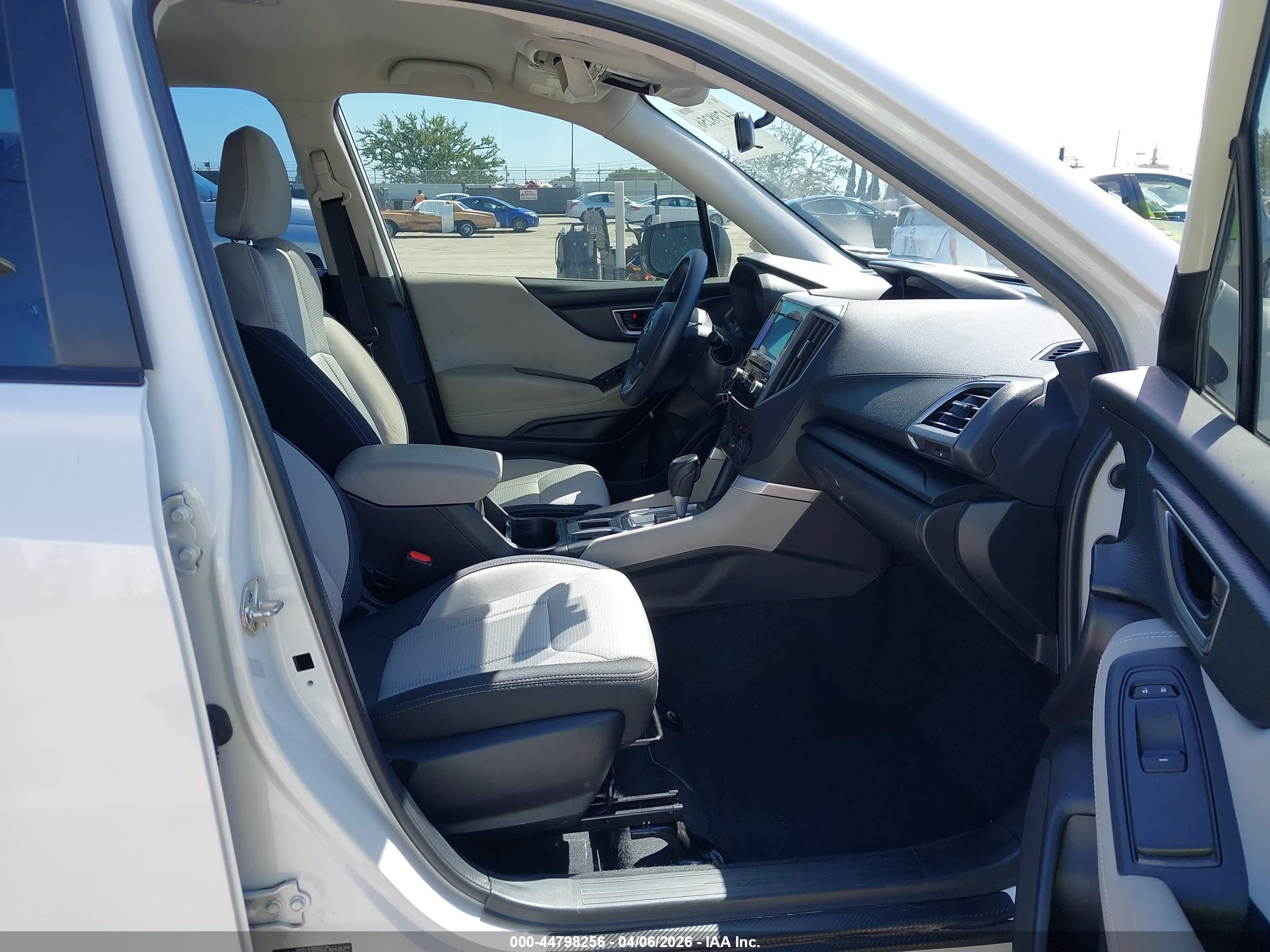 SUBARU FORESTER image 5