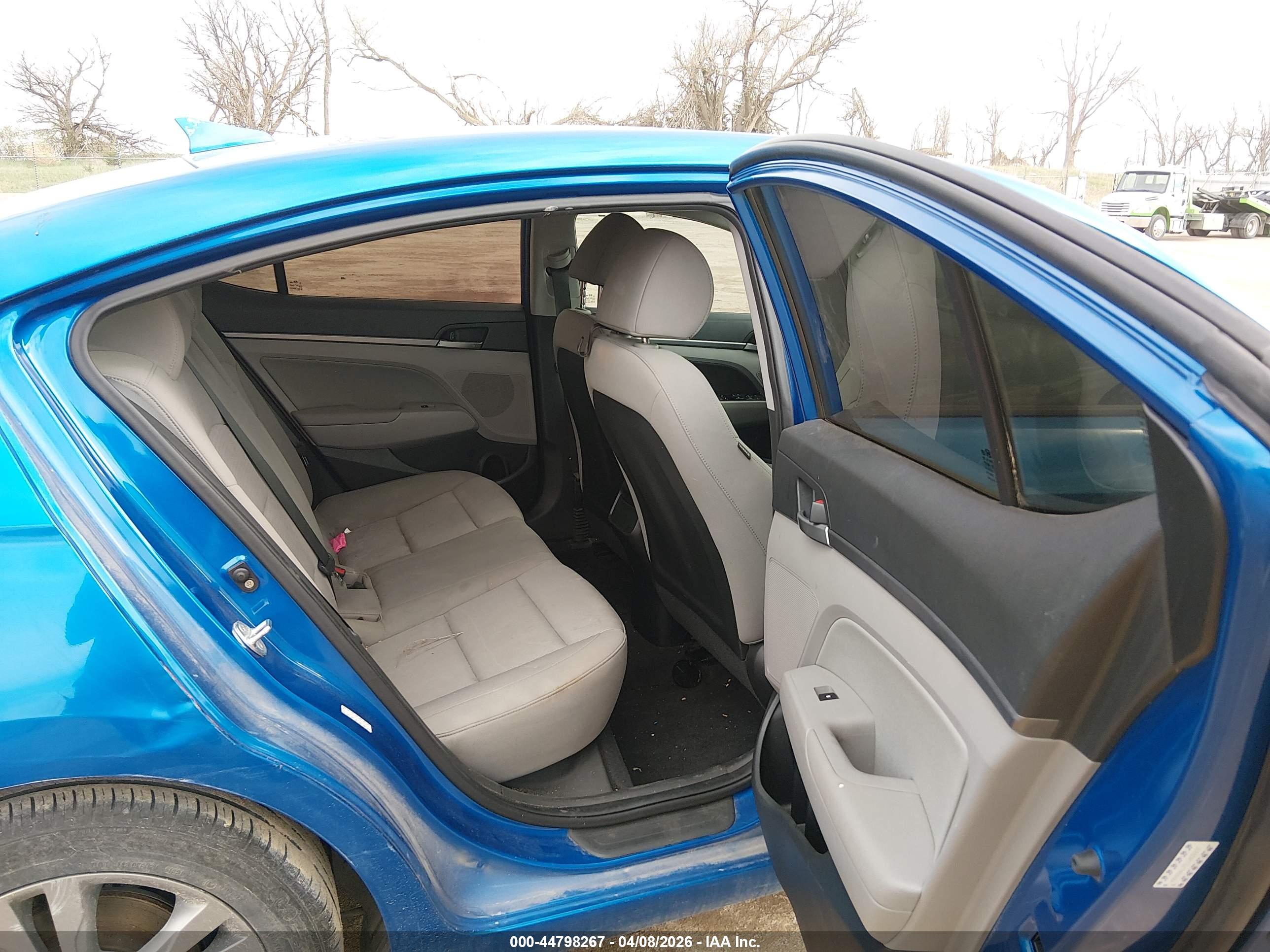 HYUNDAI ELANTRA image 8
