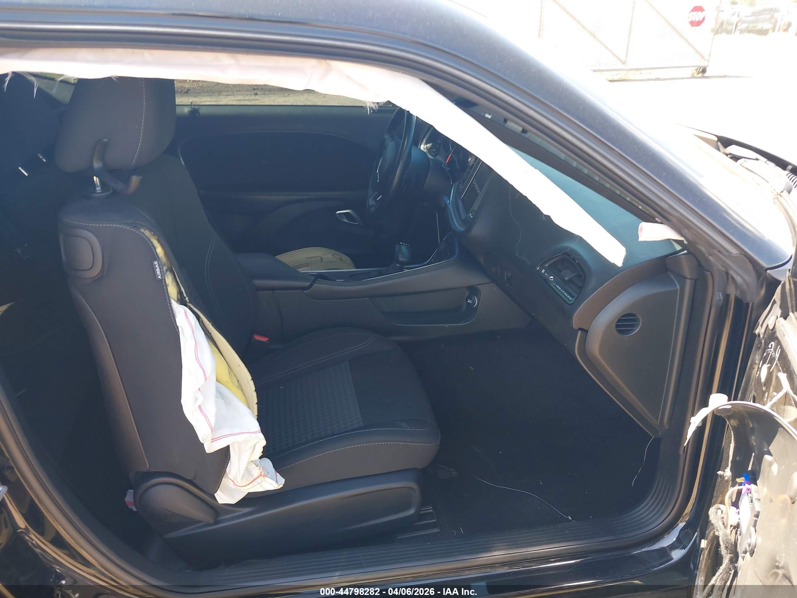 DODGE CHALLENGER image 5