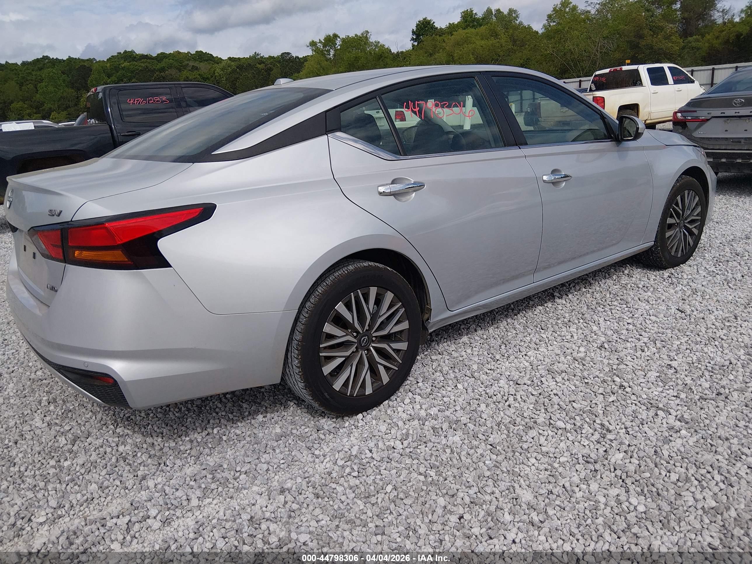 NISSAN ALTIMA image 4