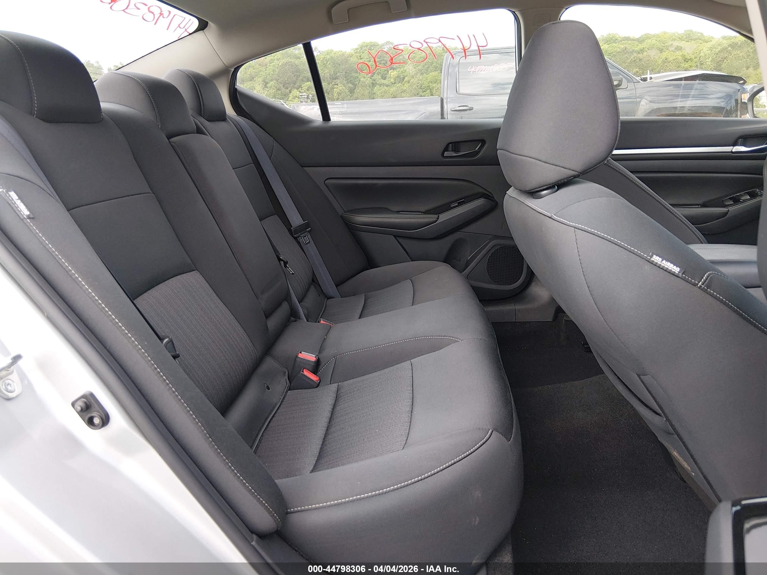 NISSAN ALTIMA image 8