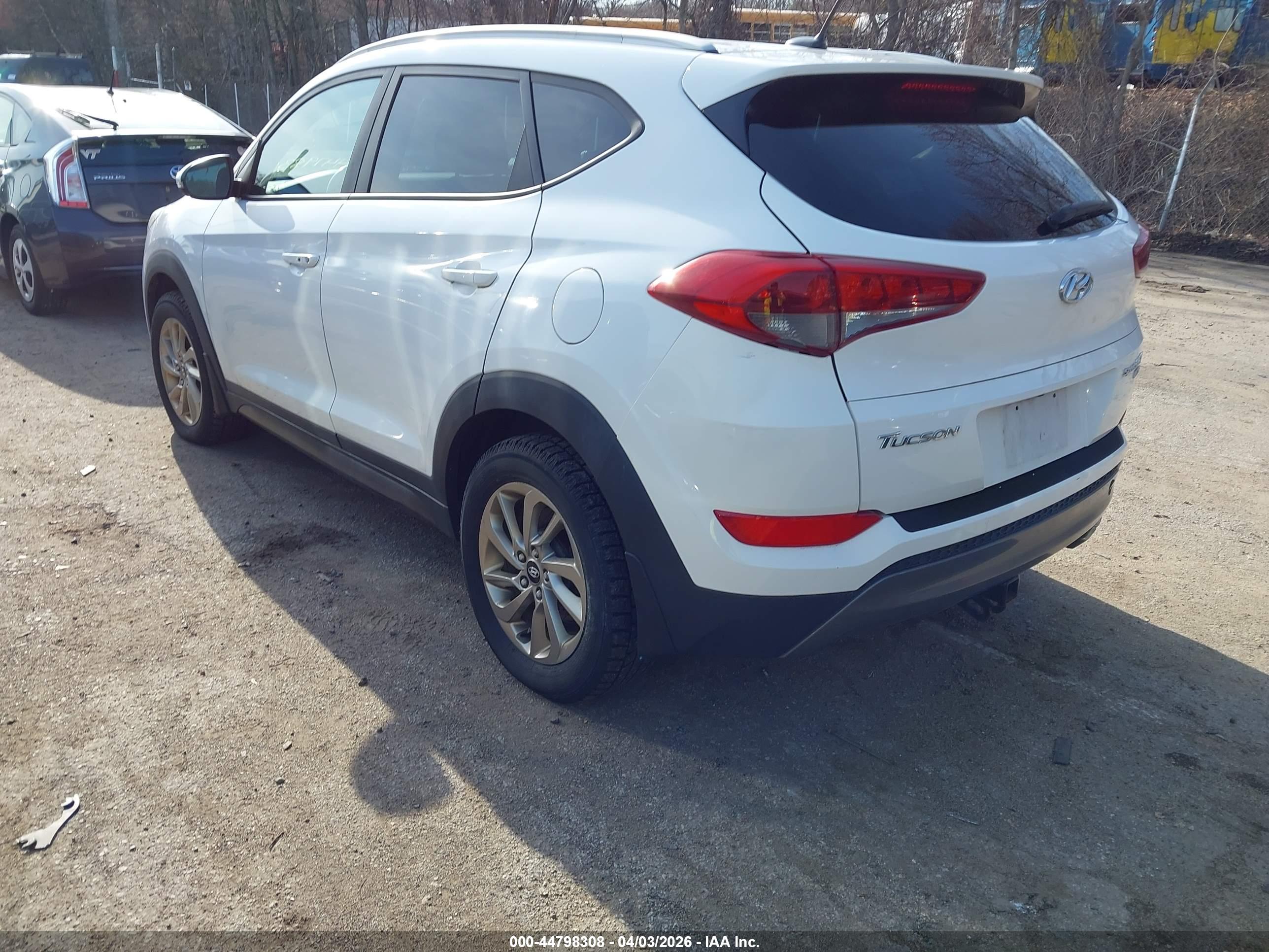 HYUNDAI TUCSON image 3