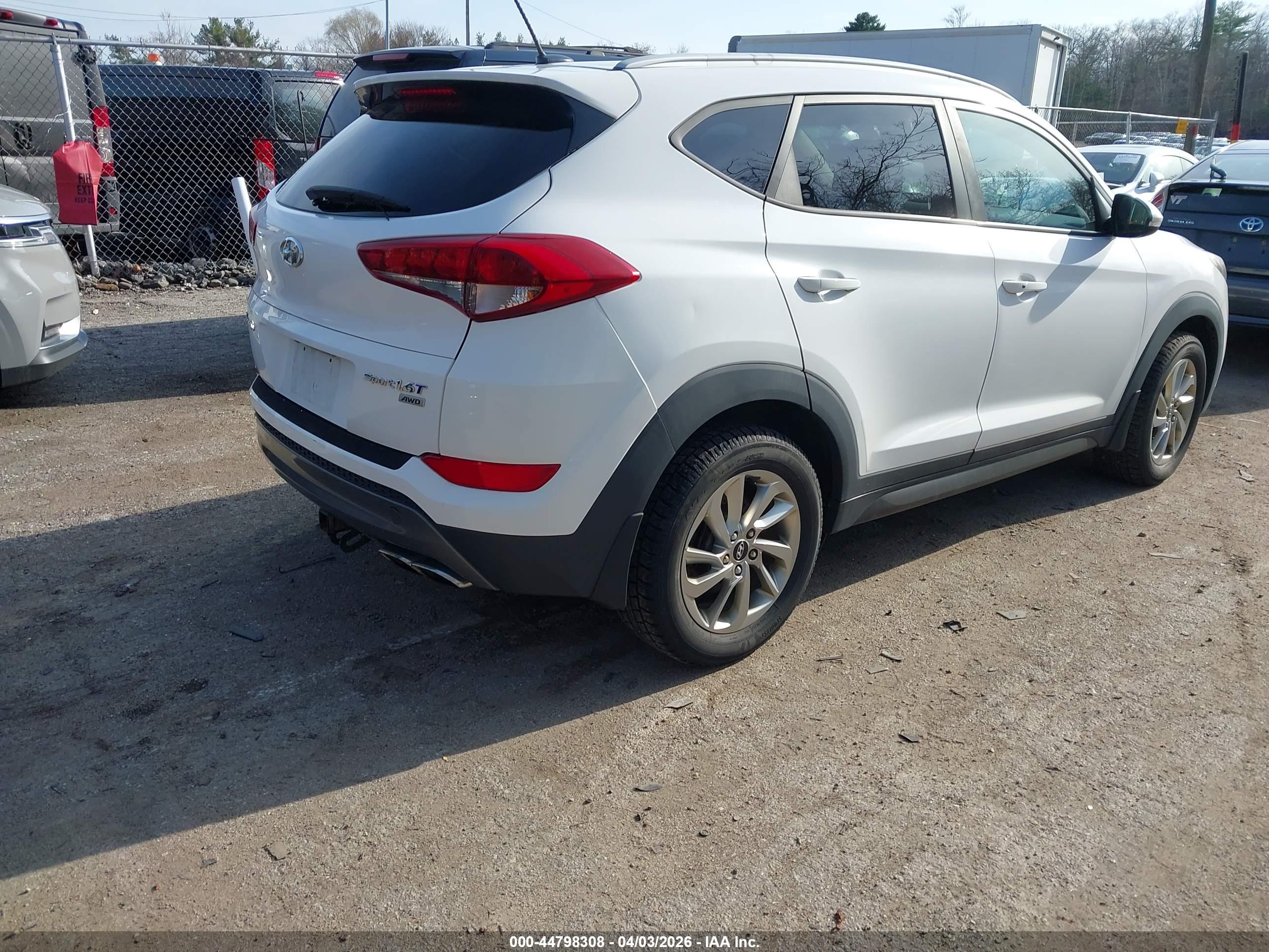 HYUNDAI TUCSON image 4