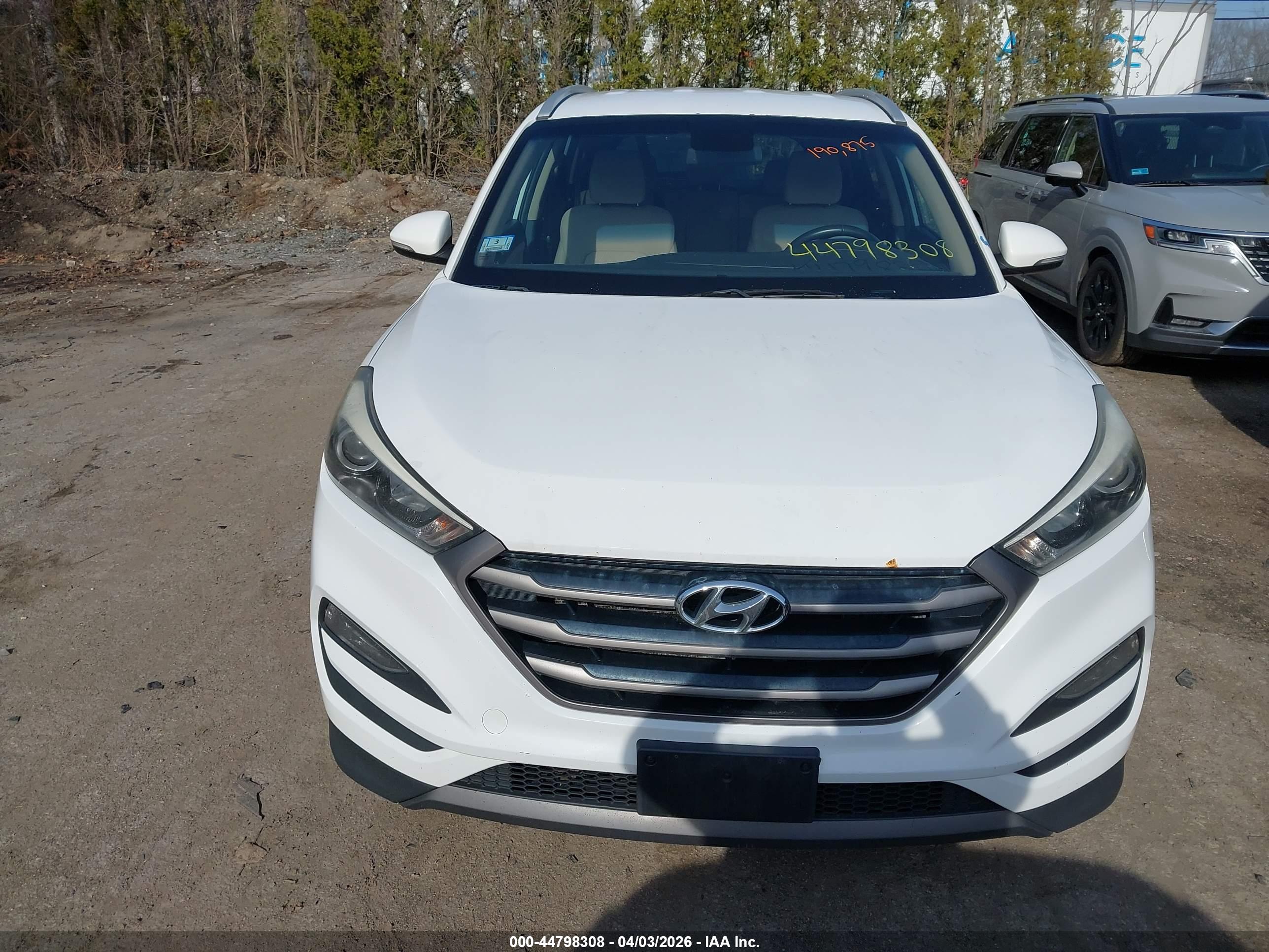 HYUNDAI TUCSON image 6