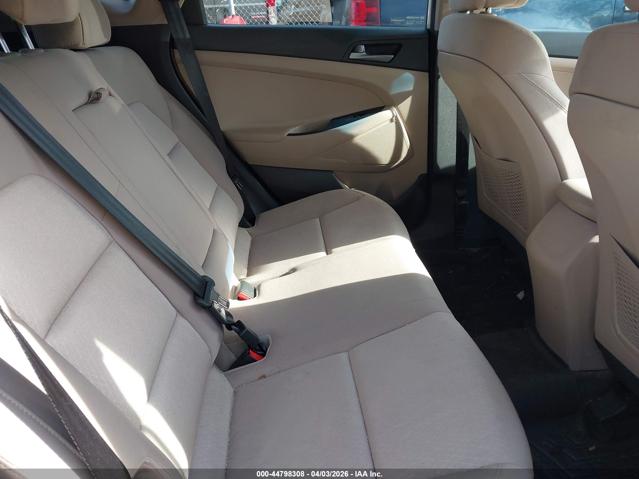 HYUNDAI TUCSON image 8