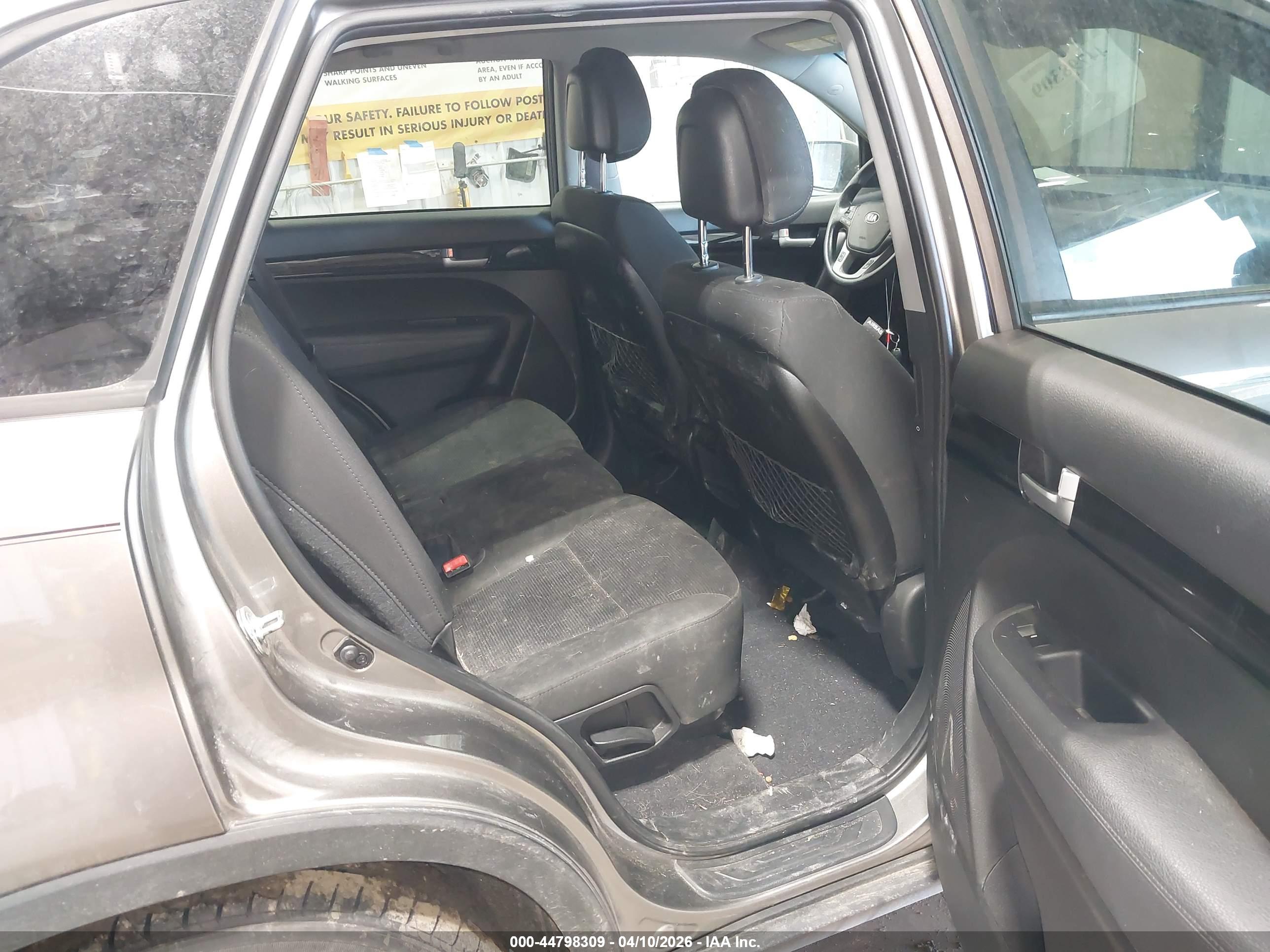 KIA SORENTO image 8