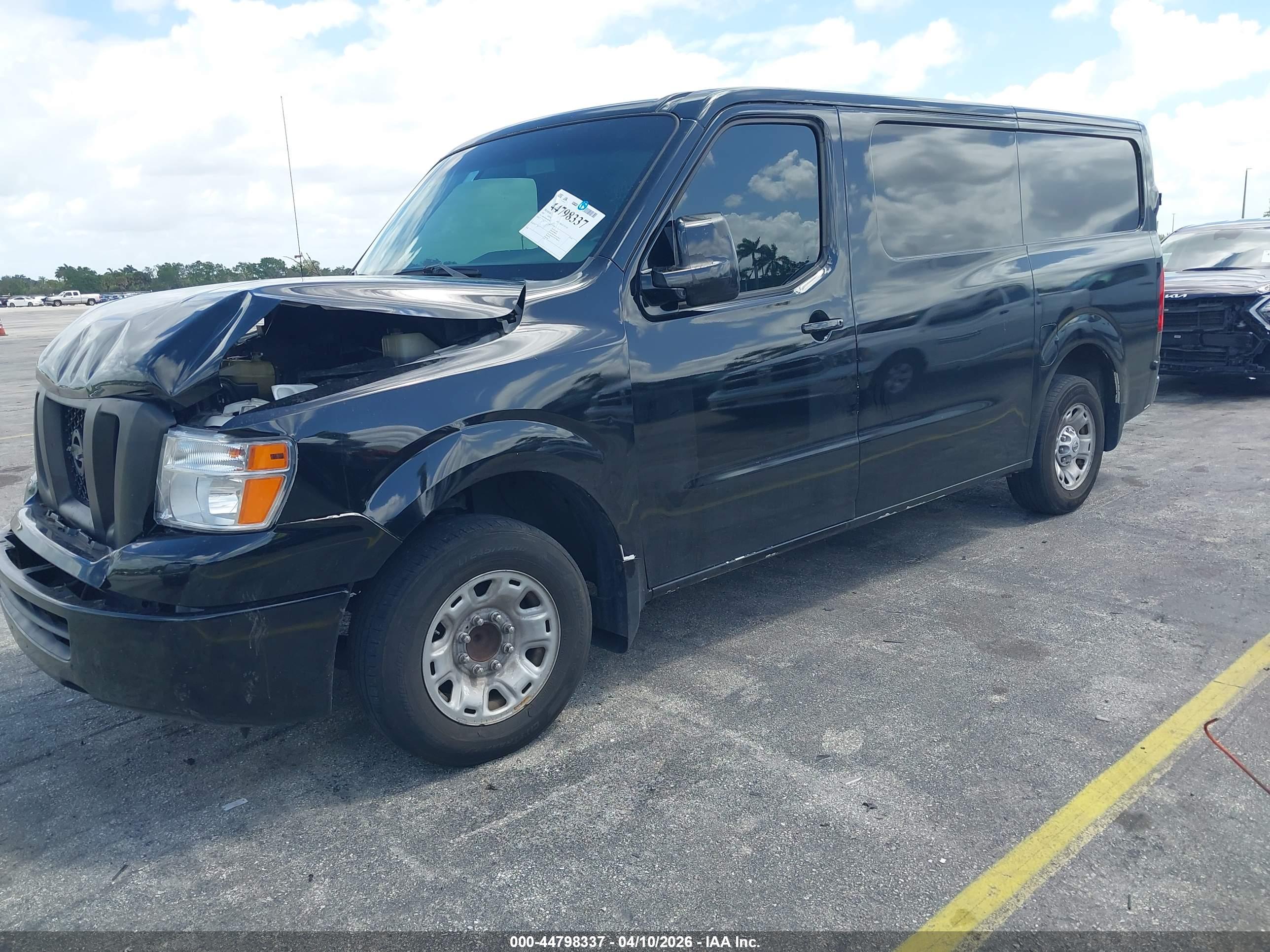NISSAN NV image 2