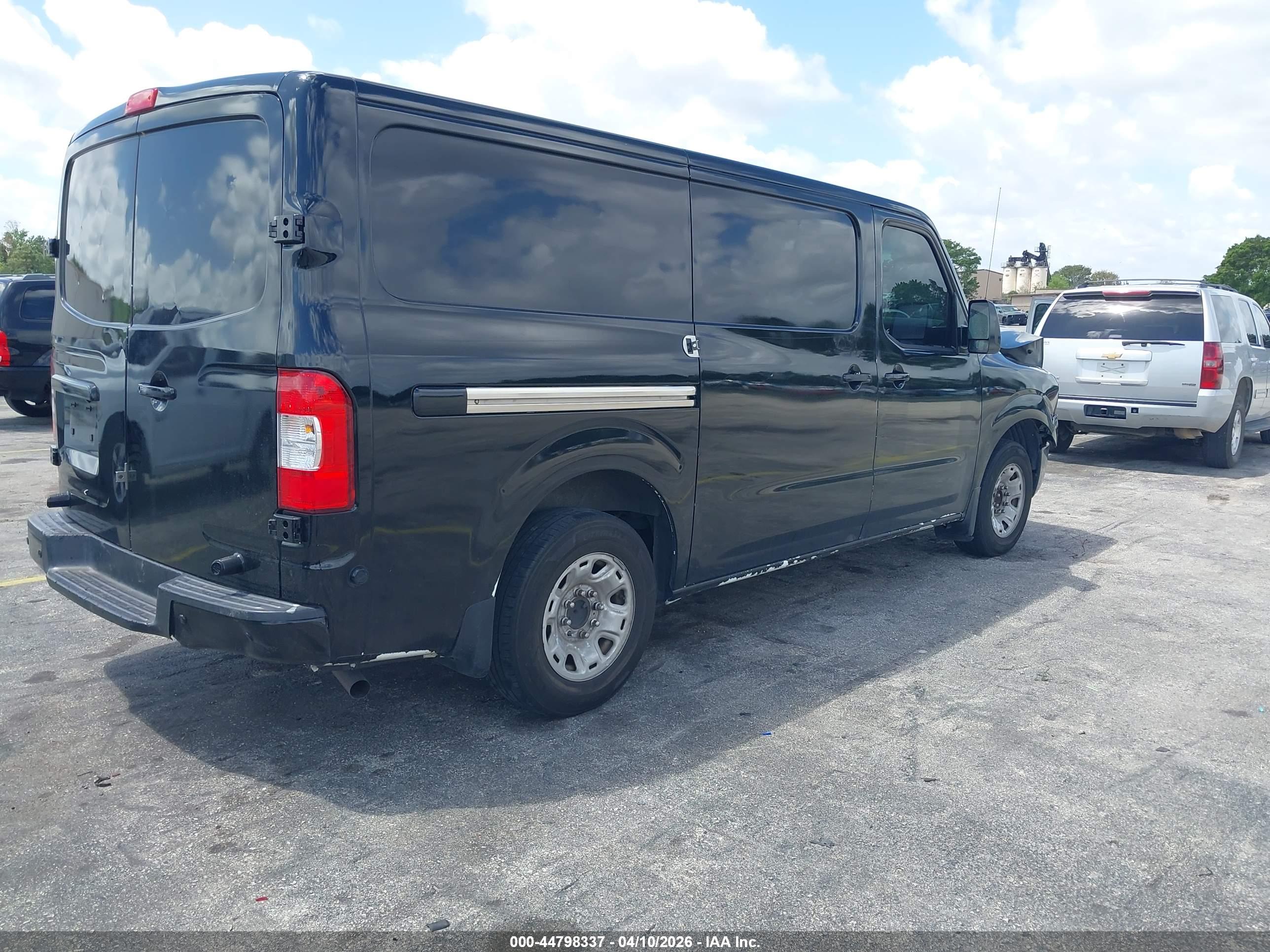 NISSAN NV image 4