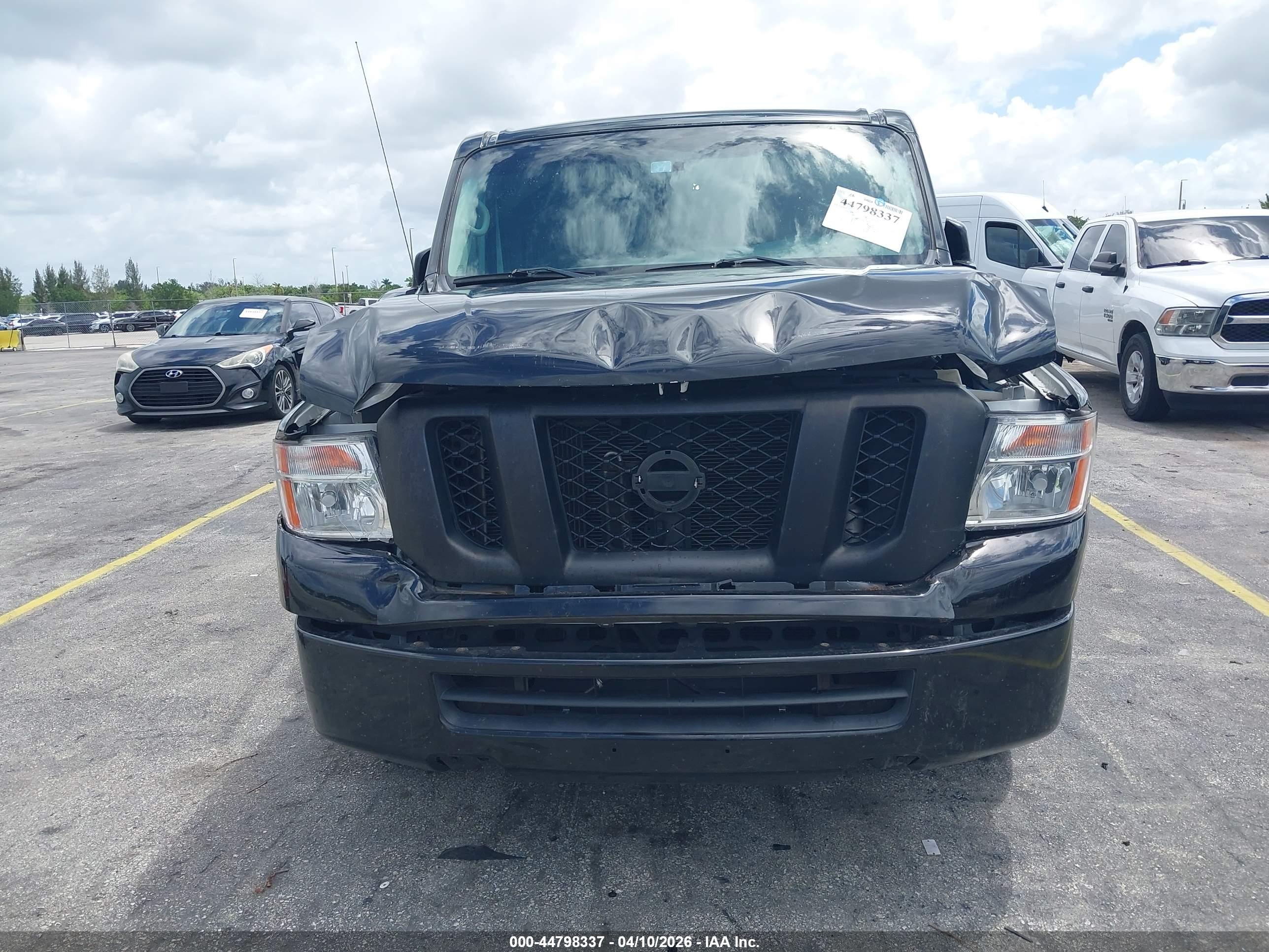 NISSAN NV image 6
