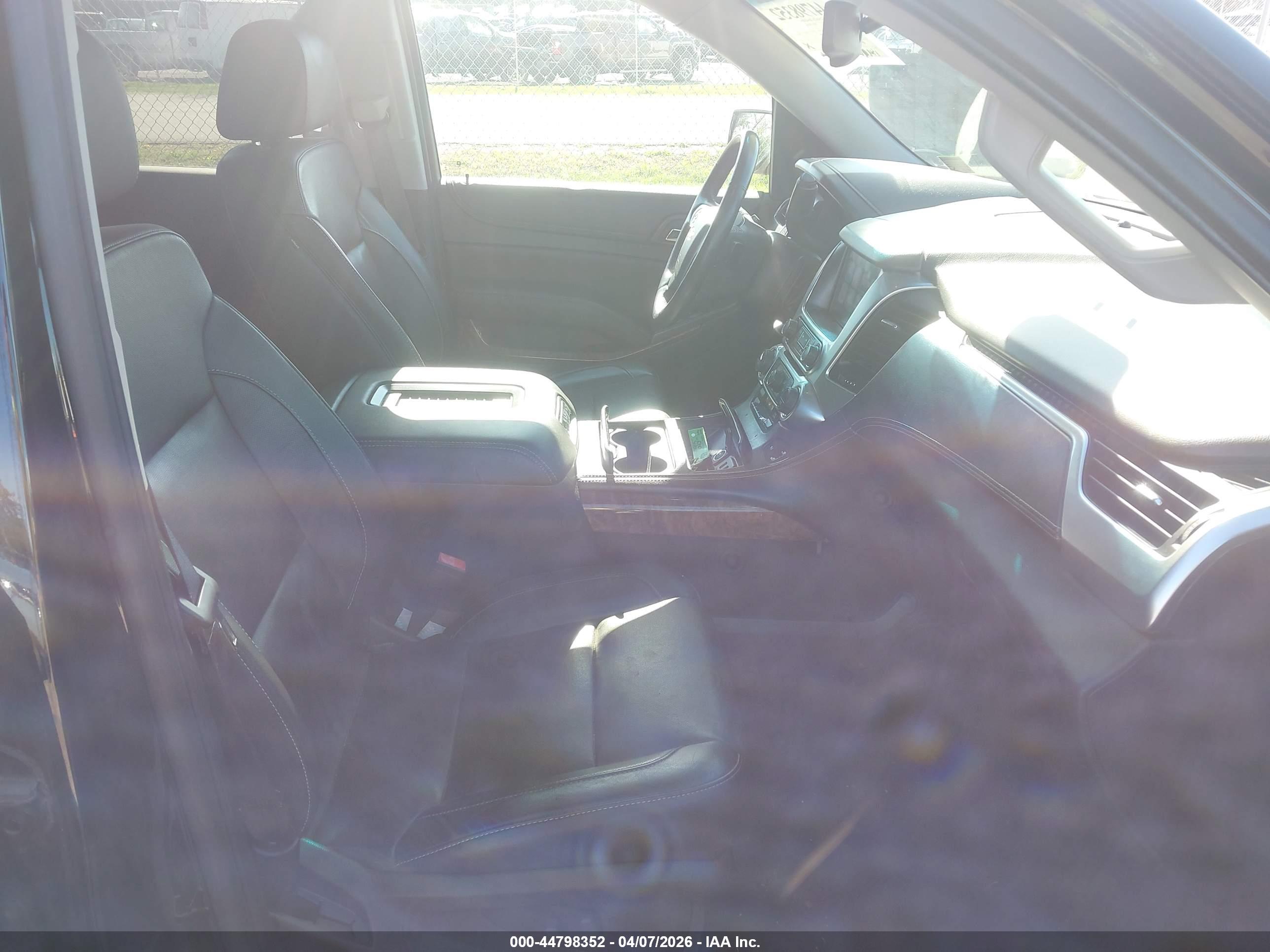 CHEVROLET SUBURBAN image 5