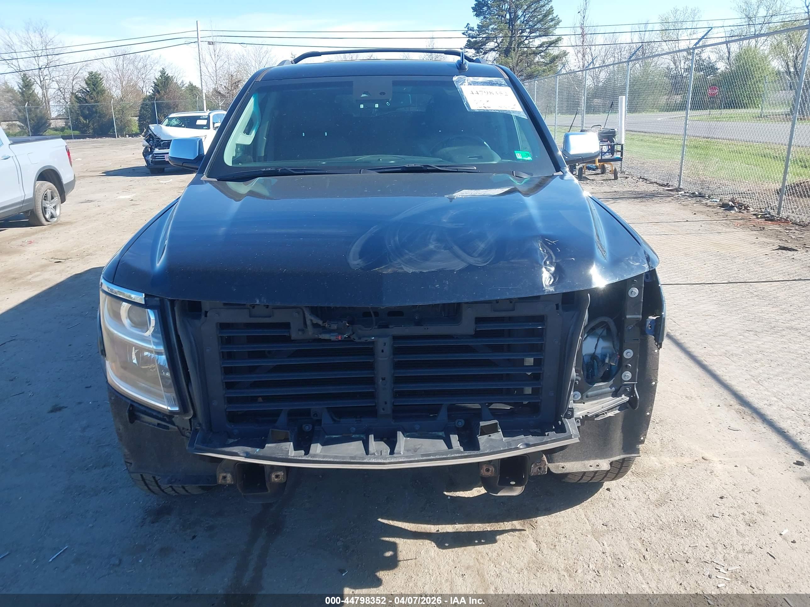 CHEVROLET SUBURBAN image 6