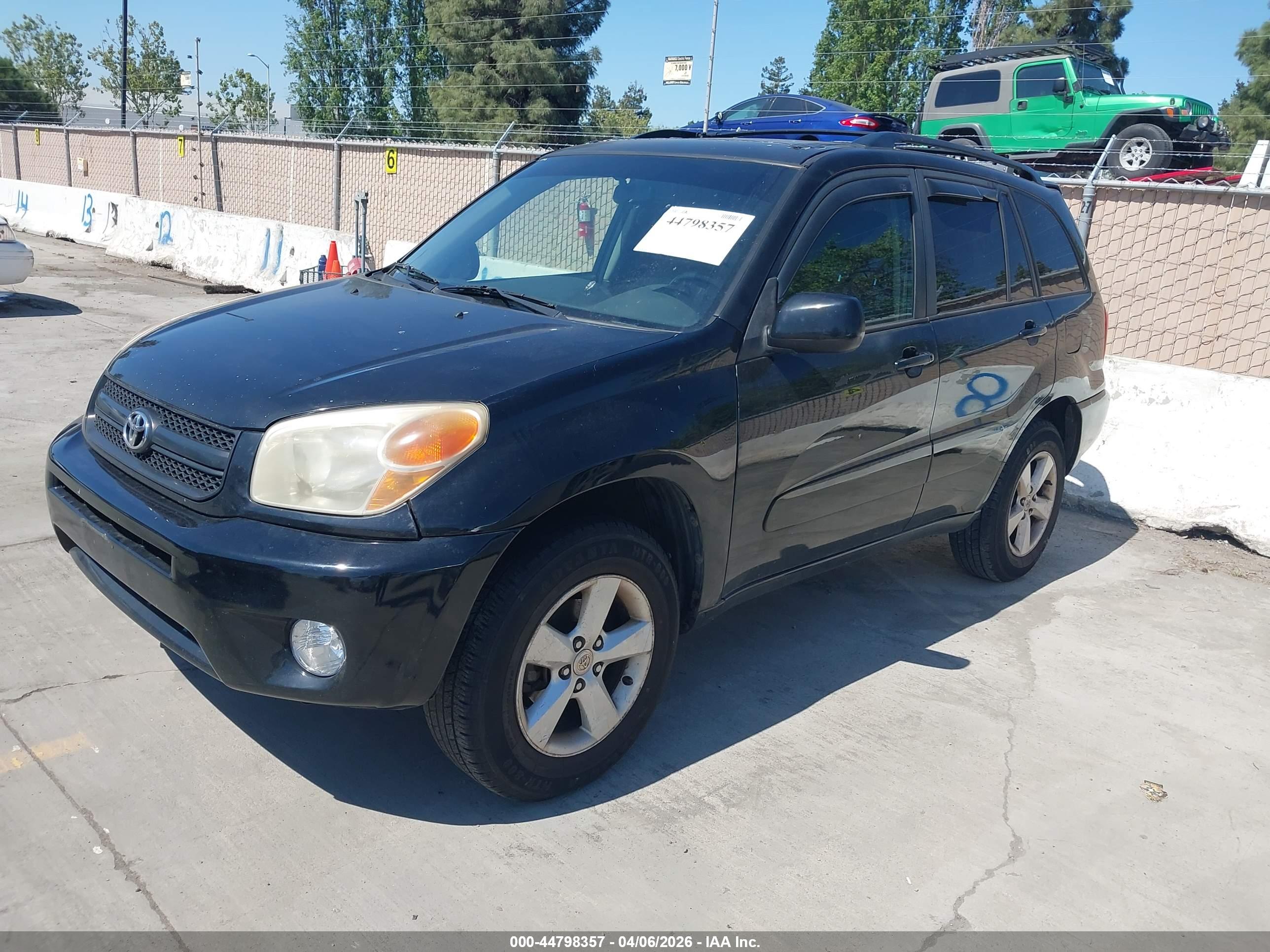 TOYOTA RAV4 image 2