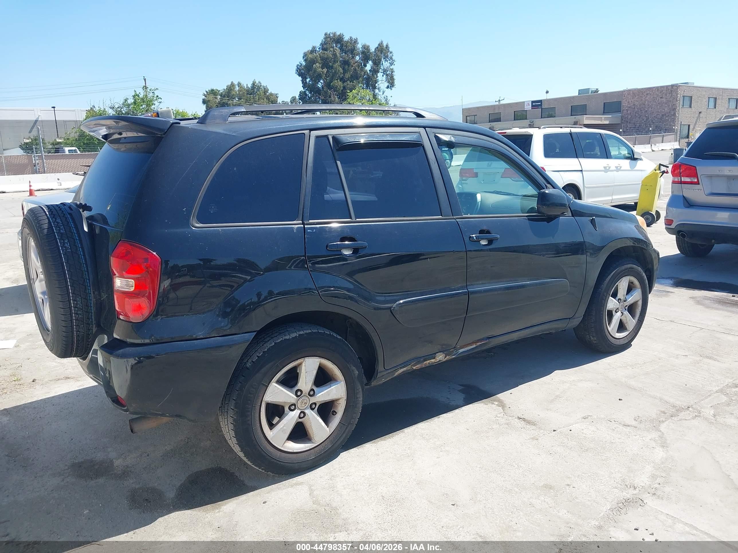 TOYOTA RAV4 image 4