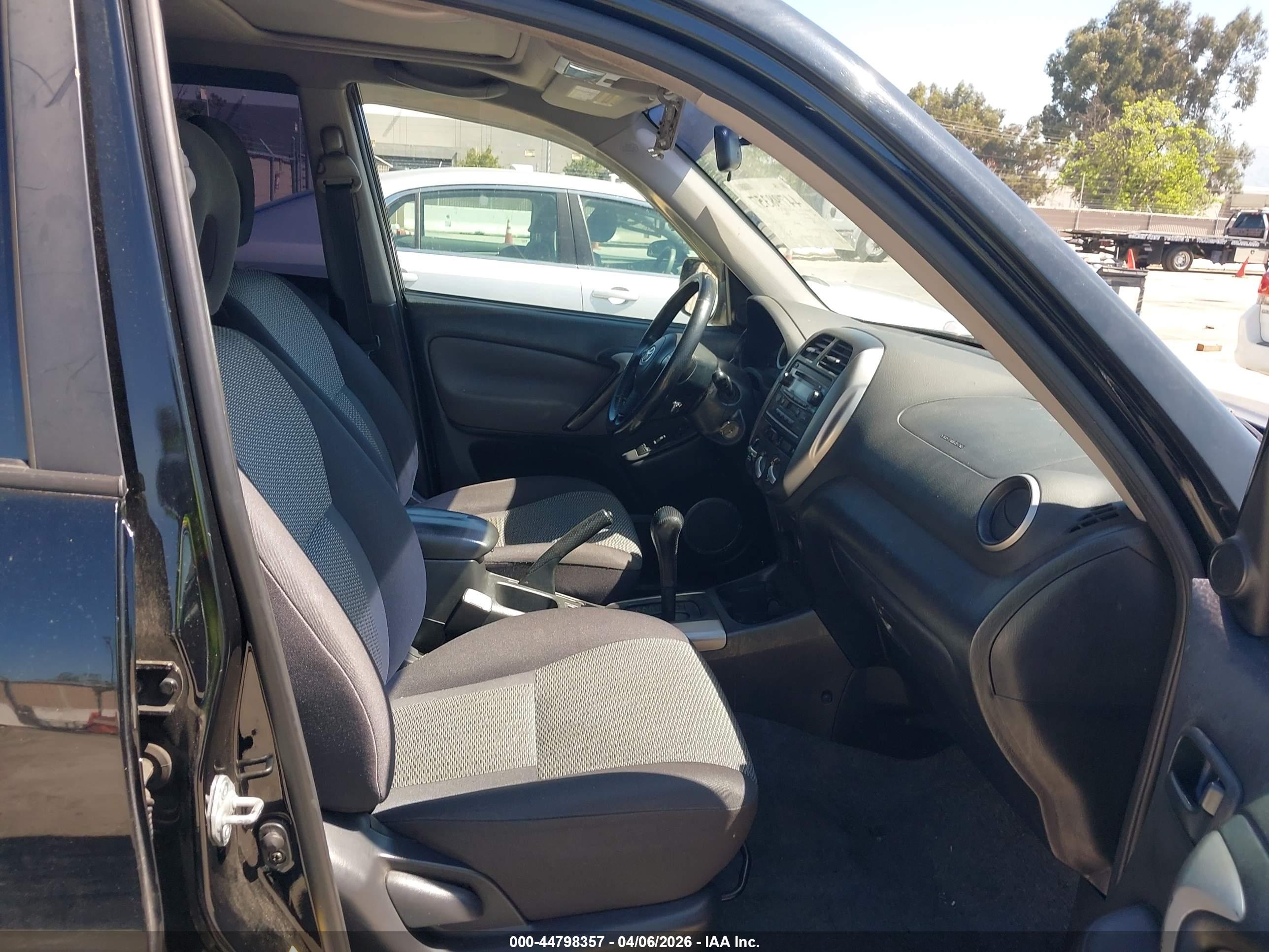 TOYOTA RAV4 image 5