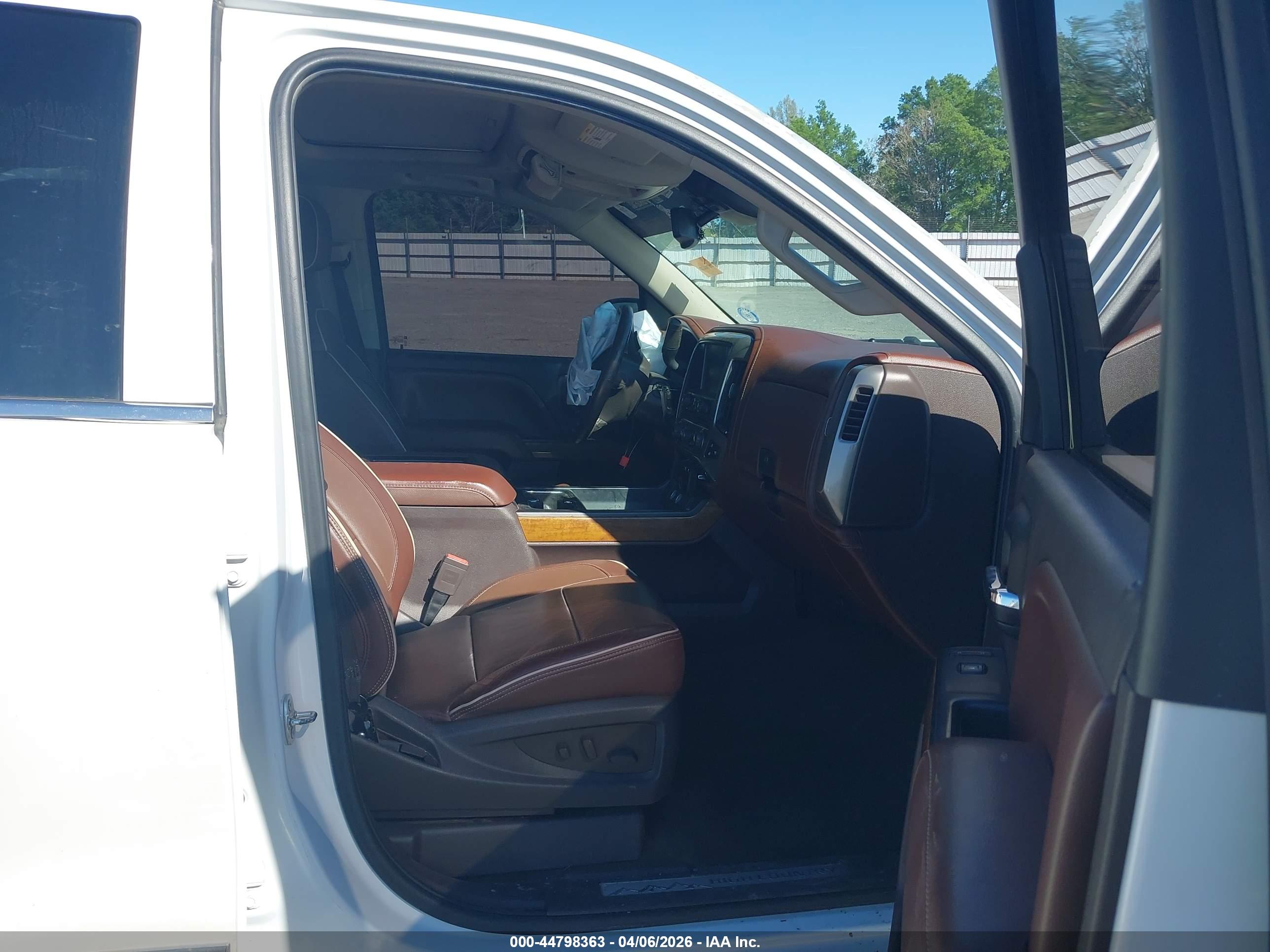 CHEVROLET SILVERADO image 5