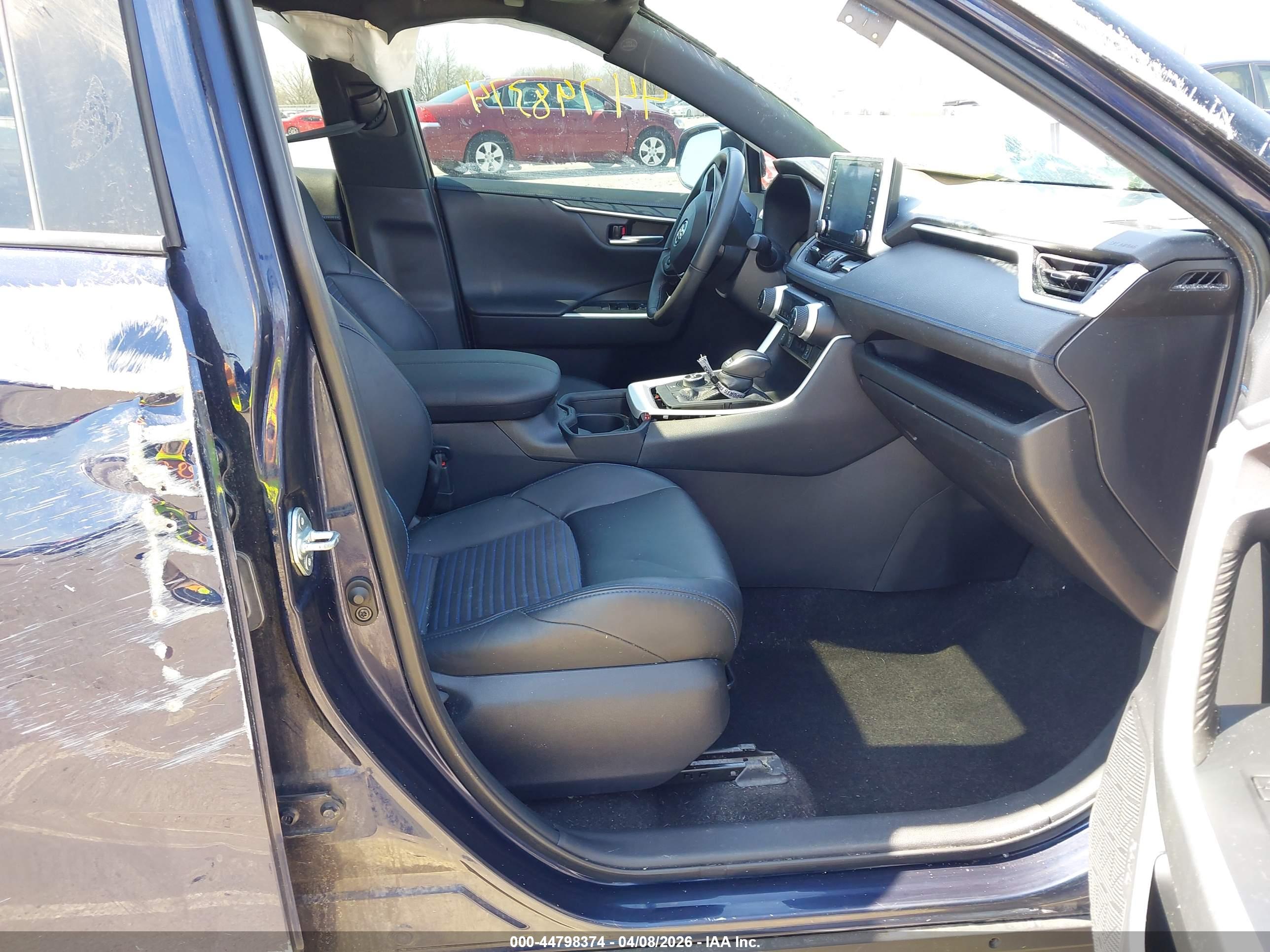 TOYOTA RAV4 image 5