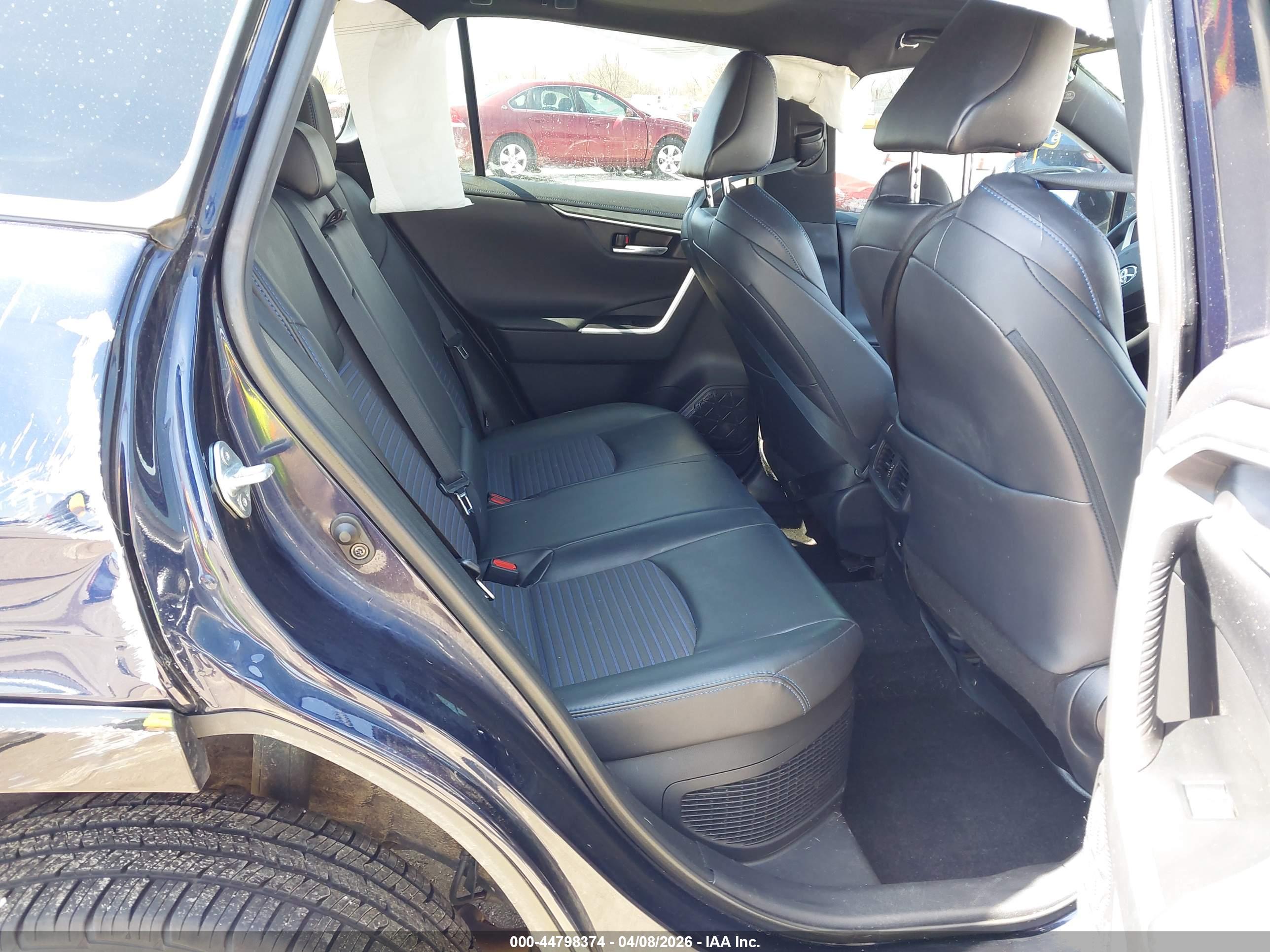 TOYOTA RAV4 image 8