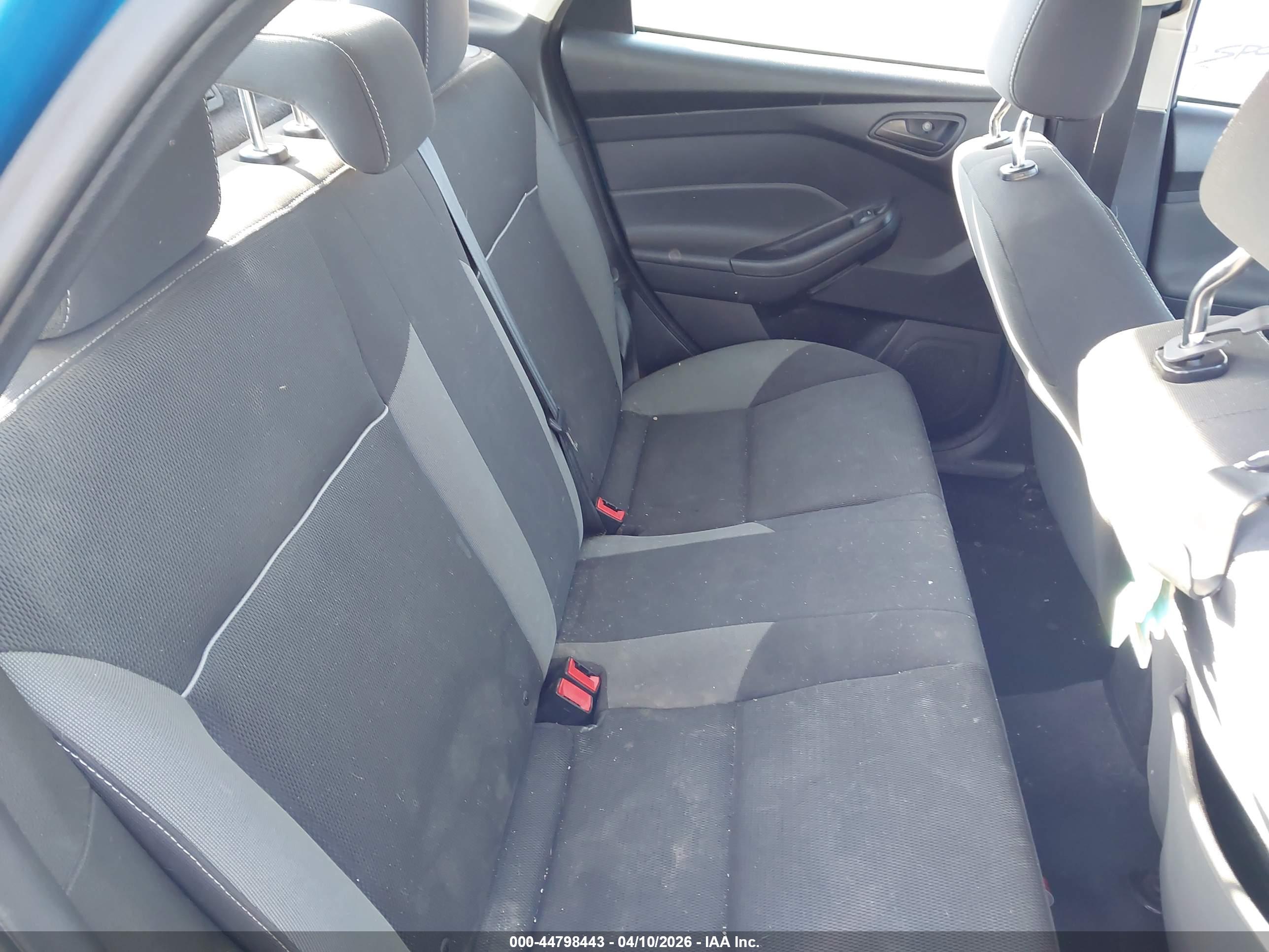 FORD FOCUS image 8
