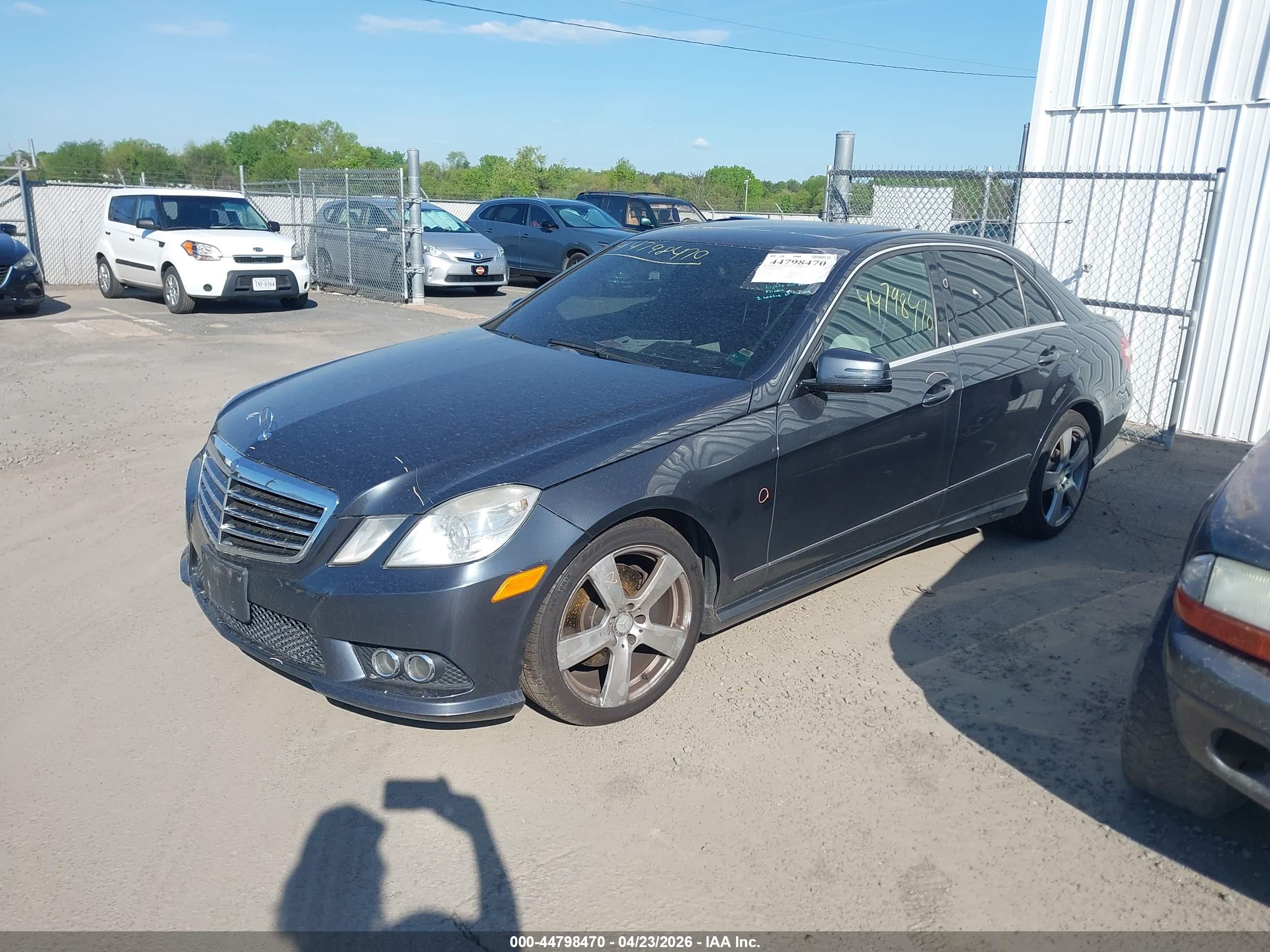 MERCEDES-BENZ E image 2