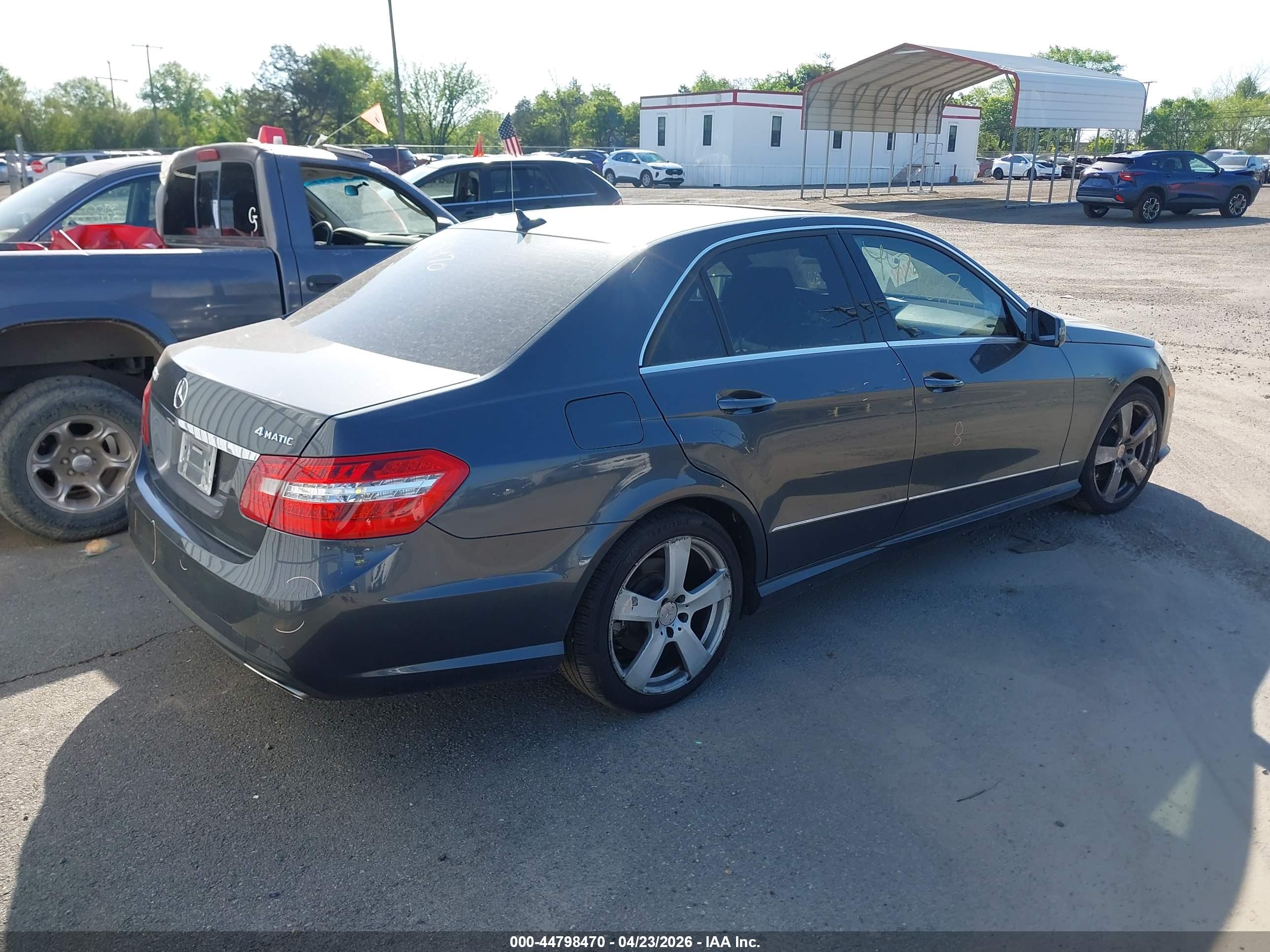 MERCEDES-BENZ E image 4