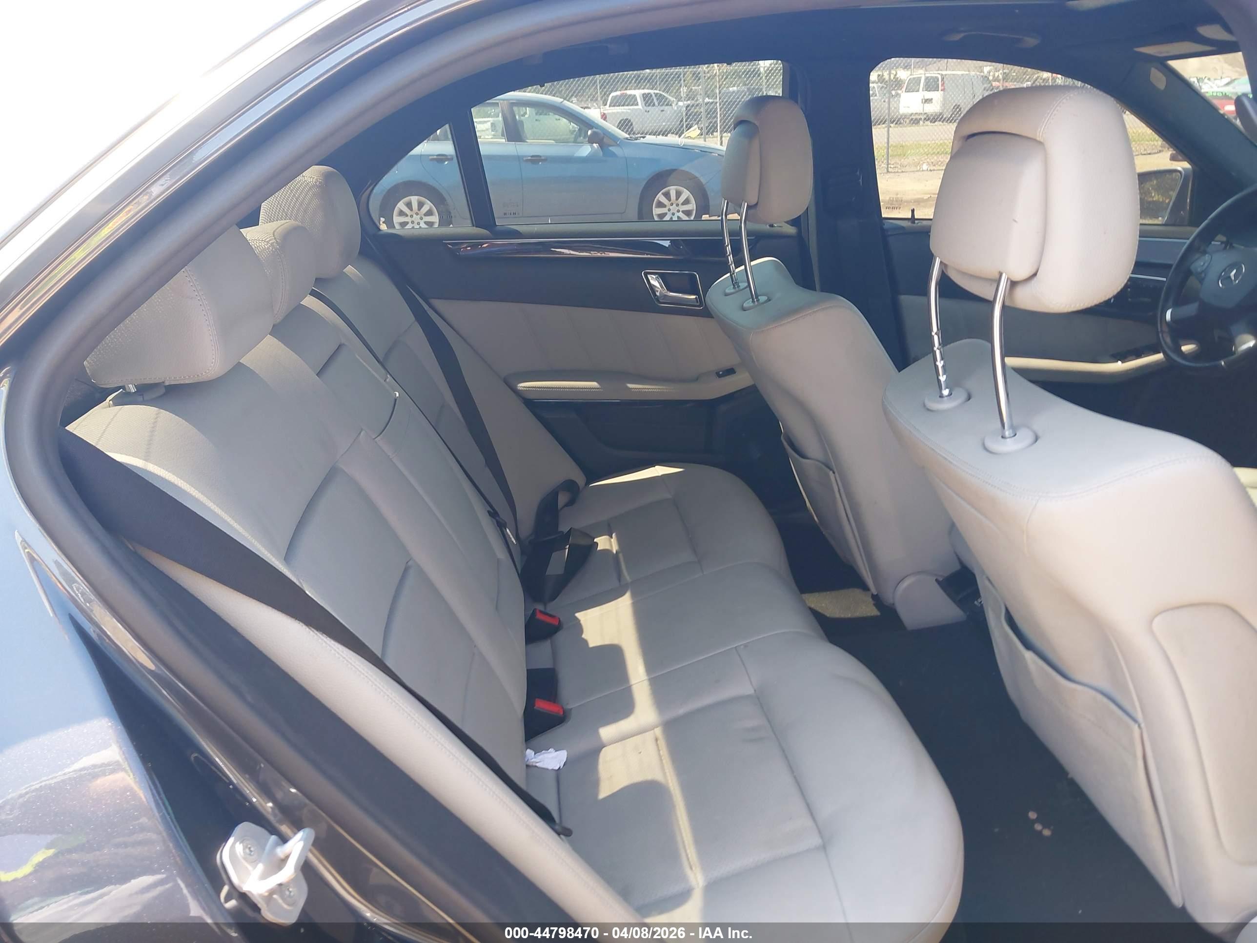 MERCEDES-BENZ E image 8