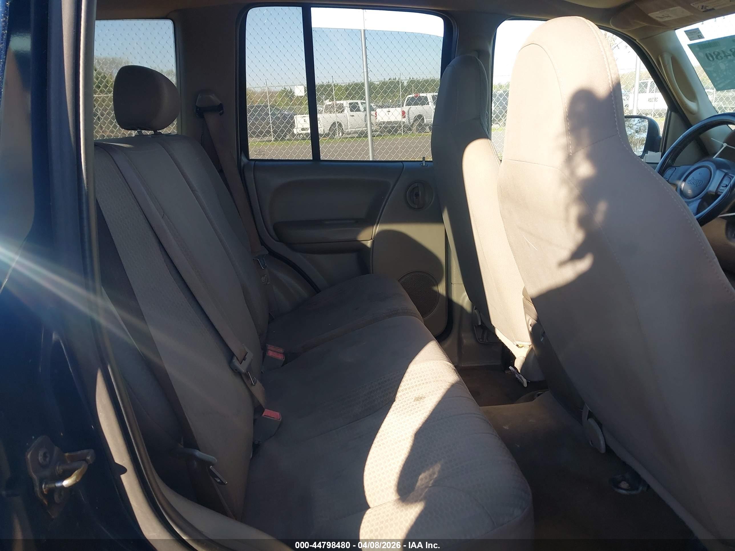 JEEP LIBERTY image 8