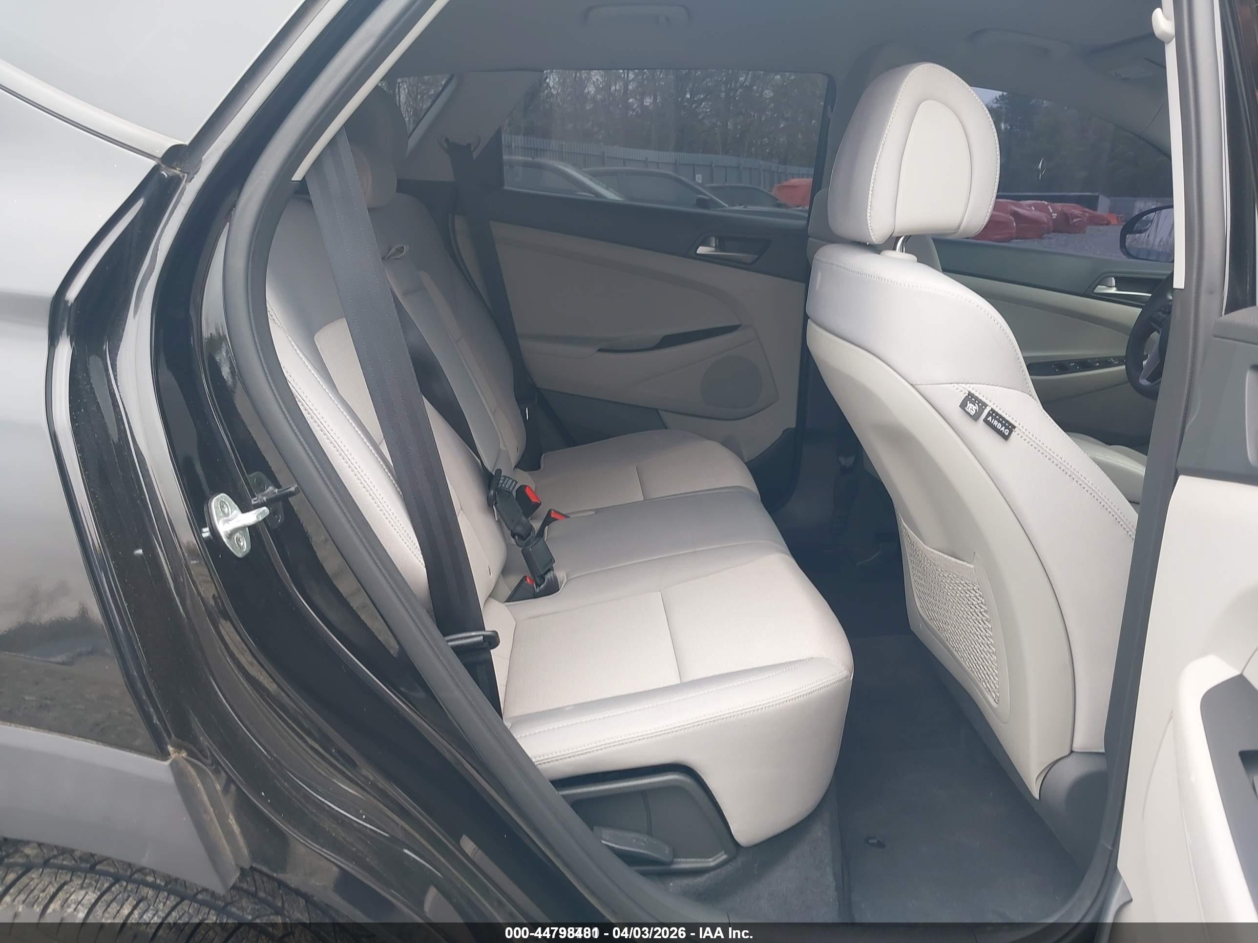 HYUNDAI TUCSON image 8