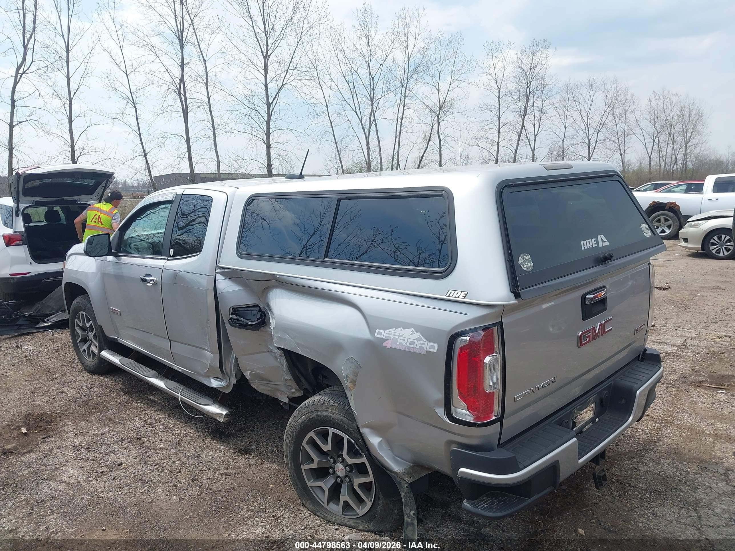 GMC CANYON image 3