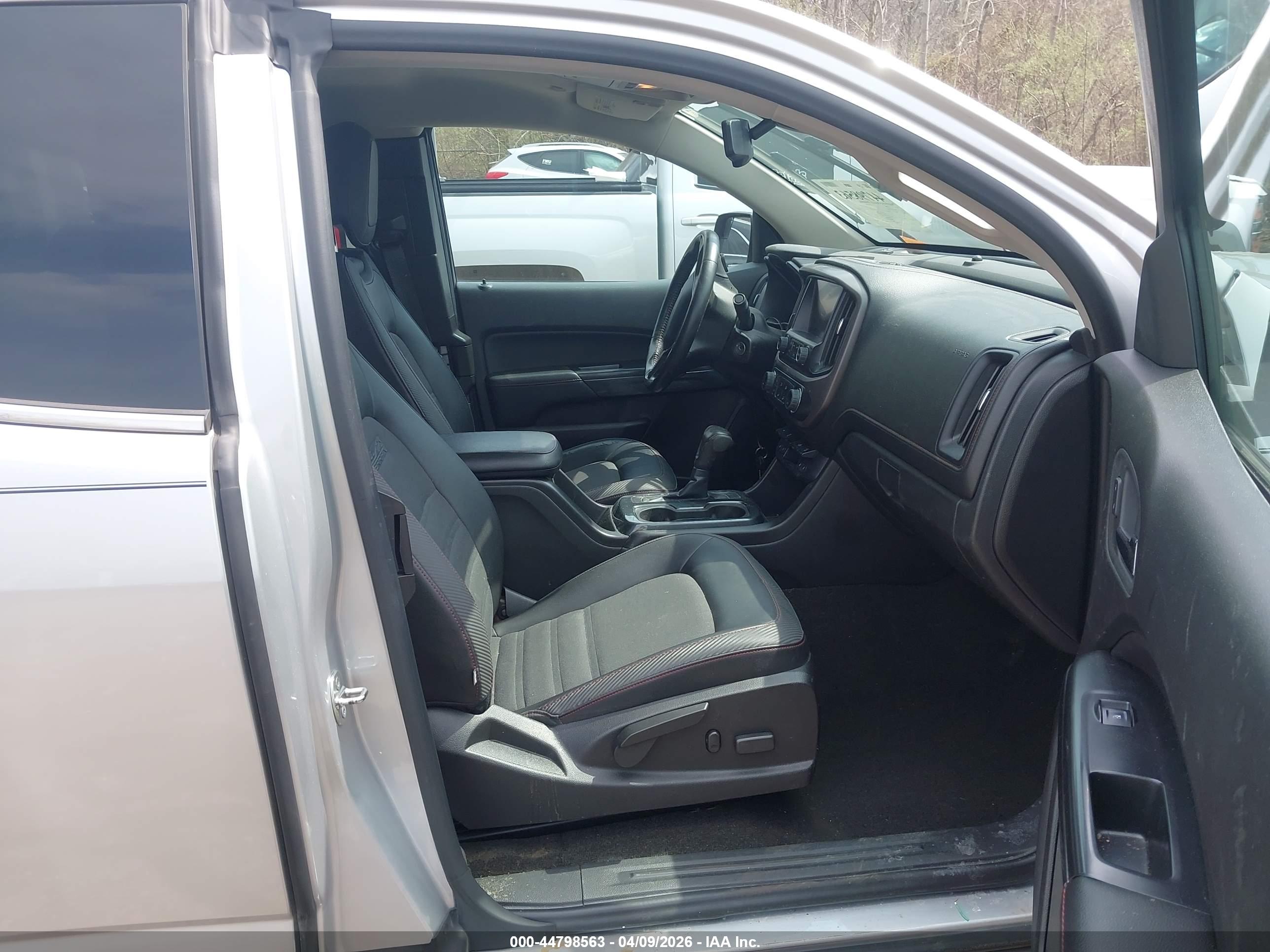 GMC CANYON image 5