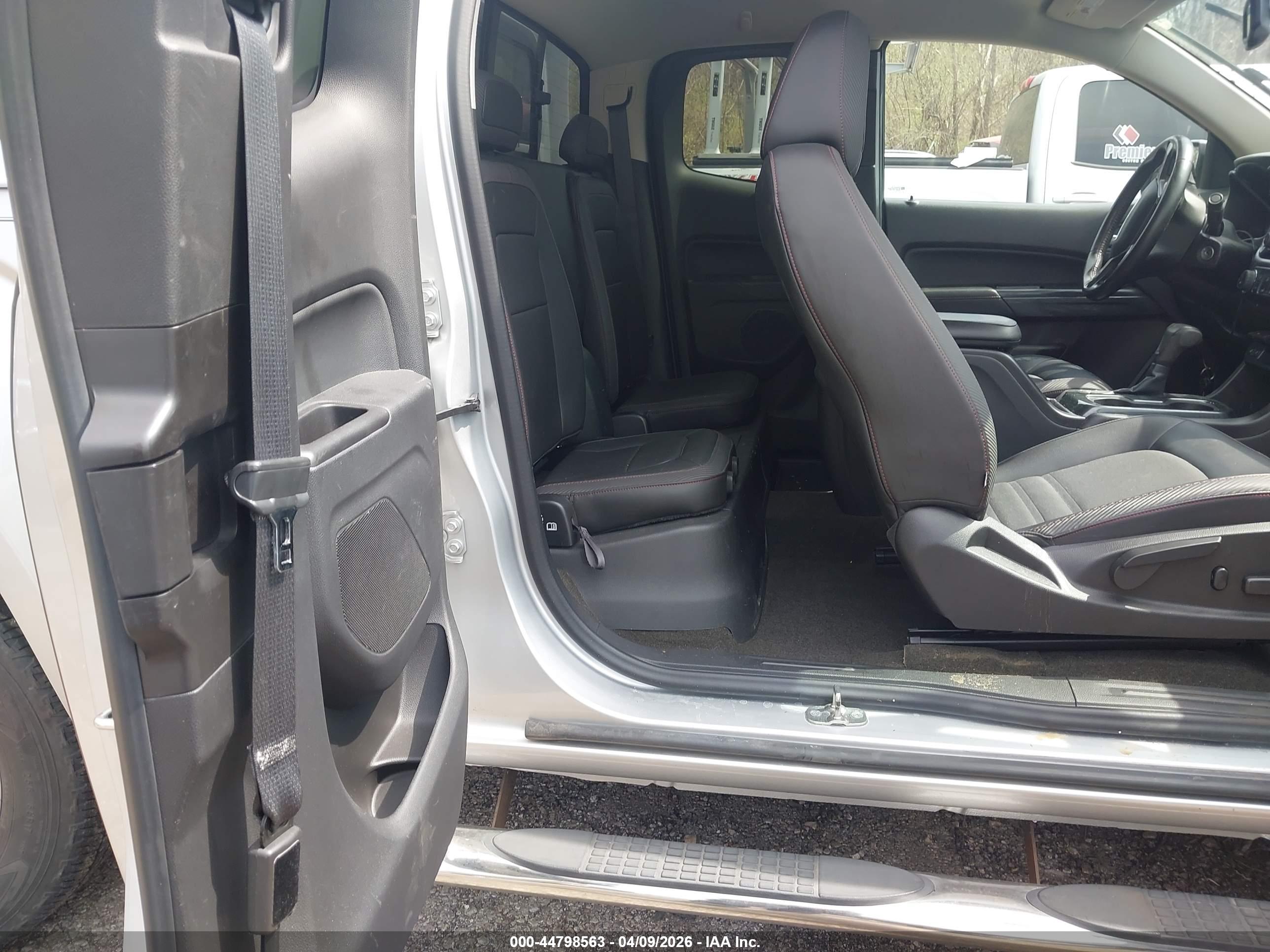 GMC CANYON image 8