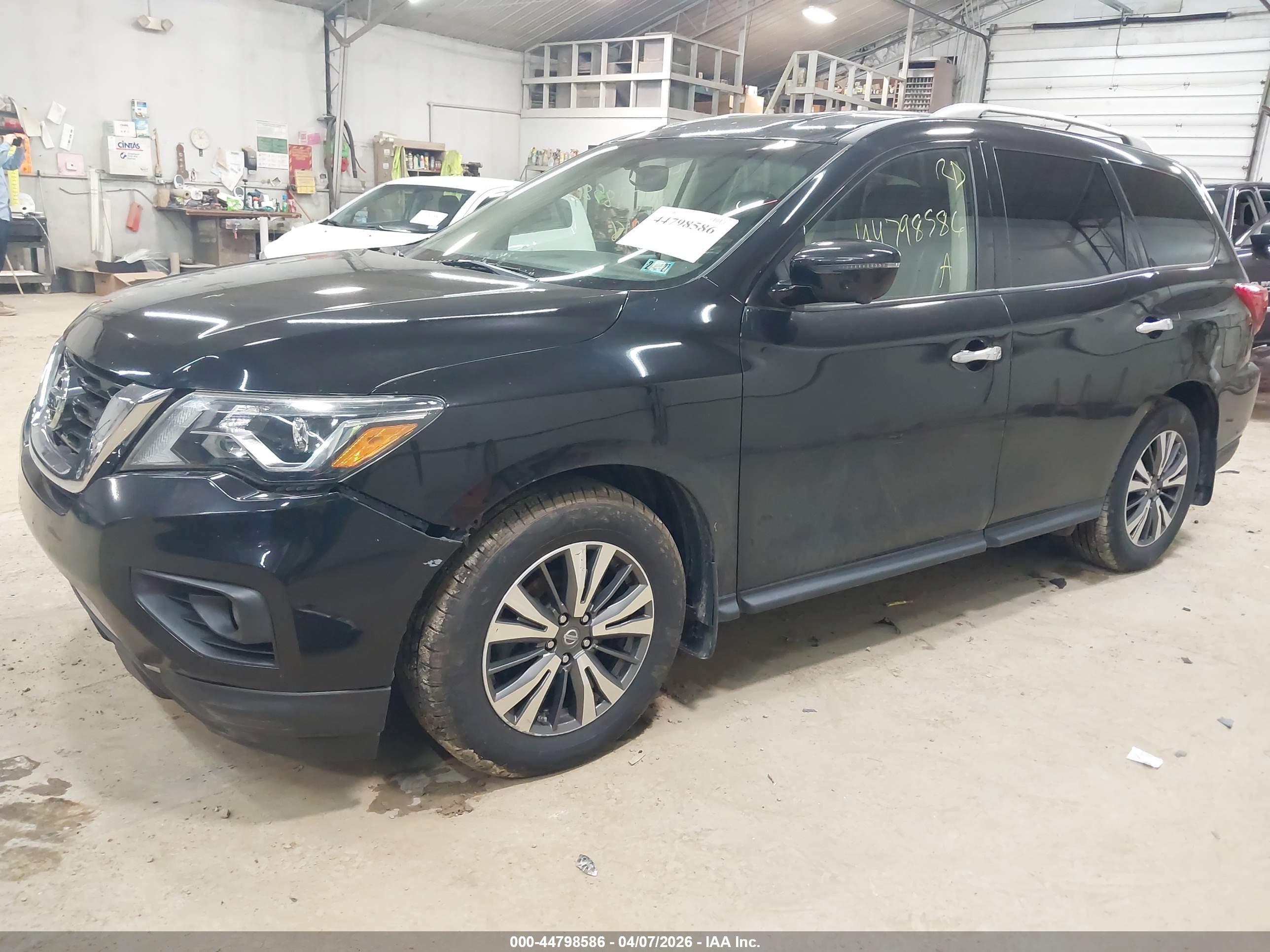 NISSAN PATHFINDER image 2