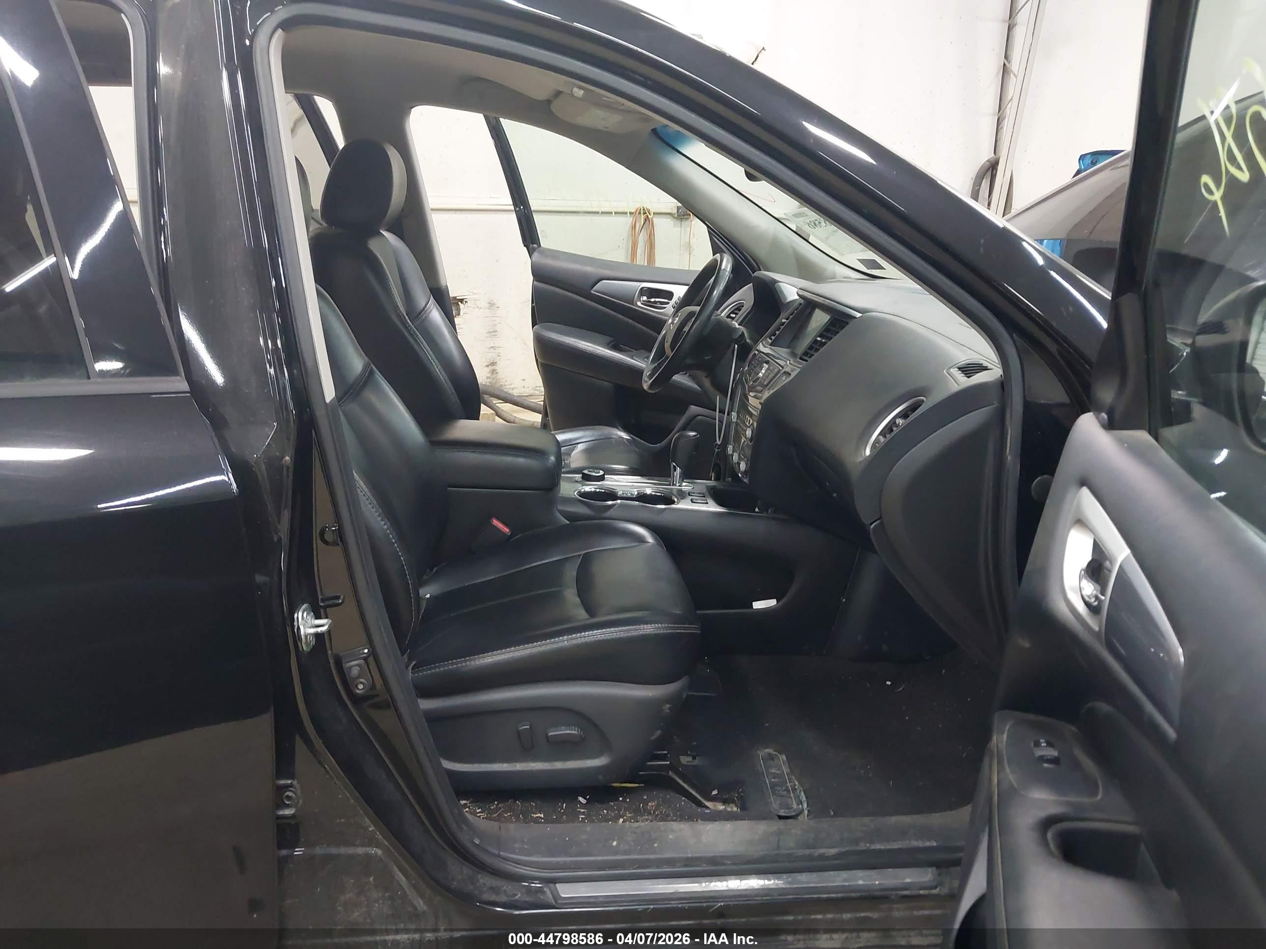 NISSAN PATHFINDER image 5