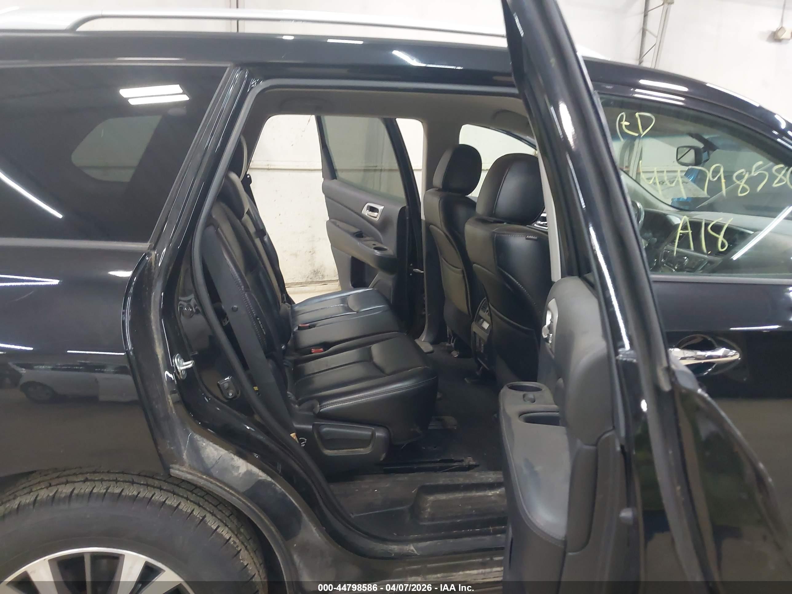 NISSAN PATHFINDER image 8
