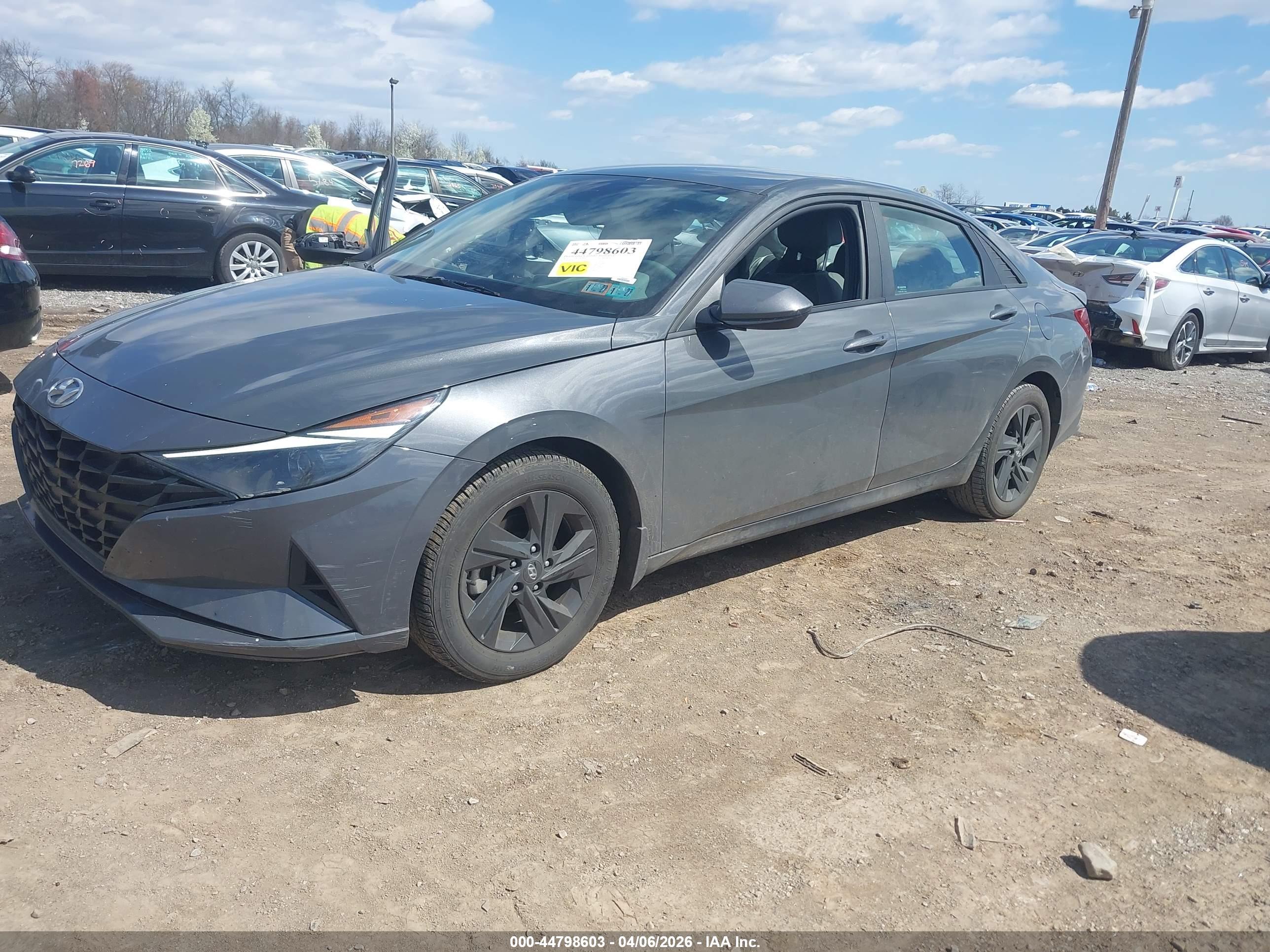 HYUNDAI ELANTRA image 2