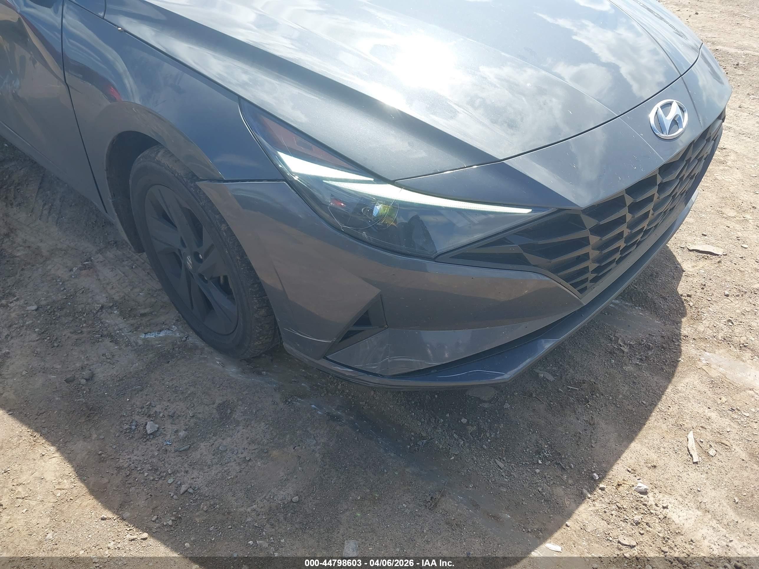 HYUNDAI ELANTRA image 6