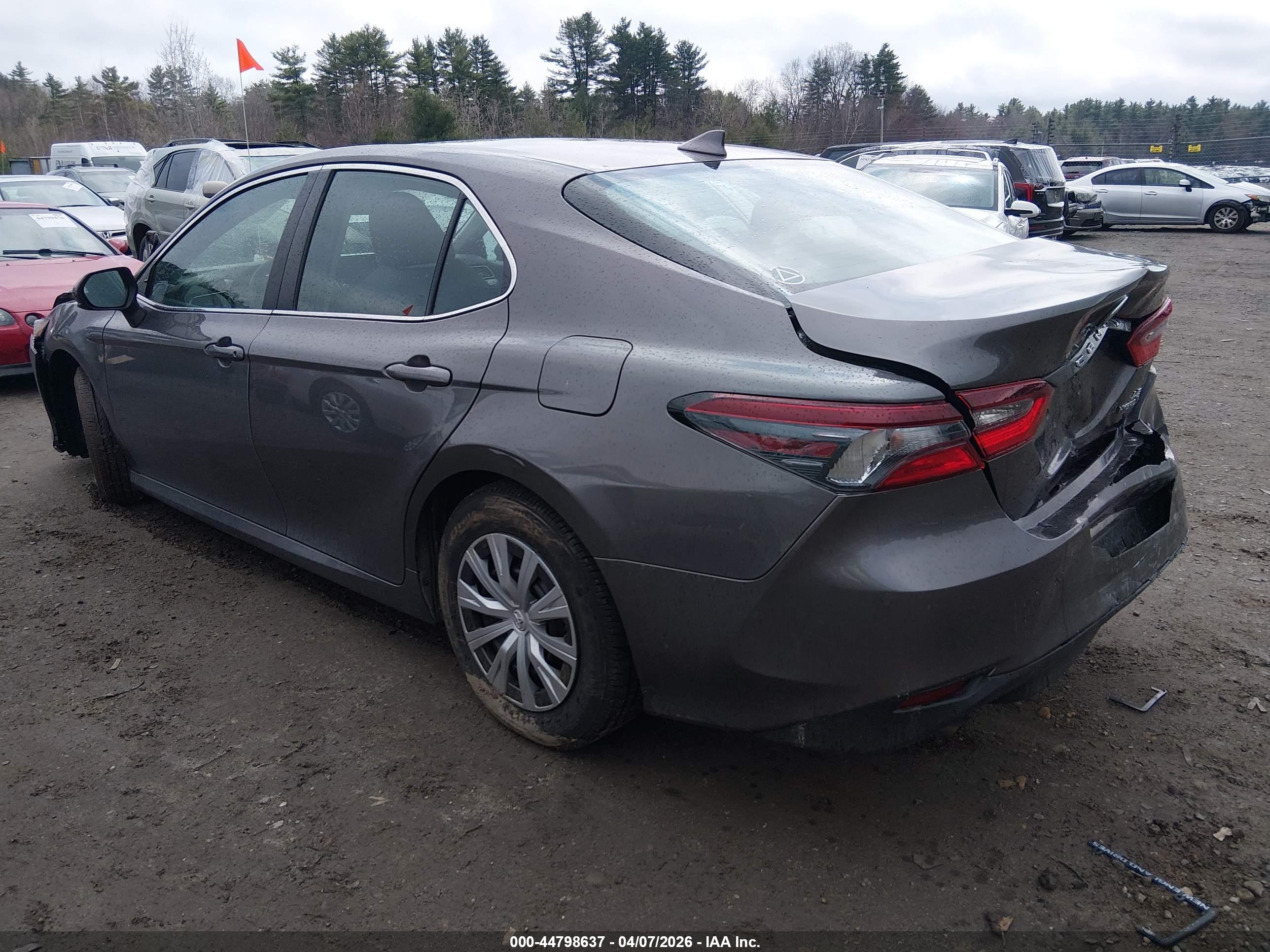 TOYOTA CAMRY image 3